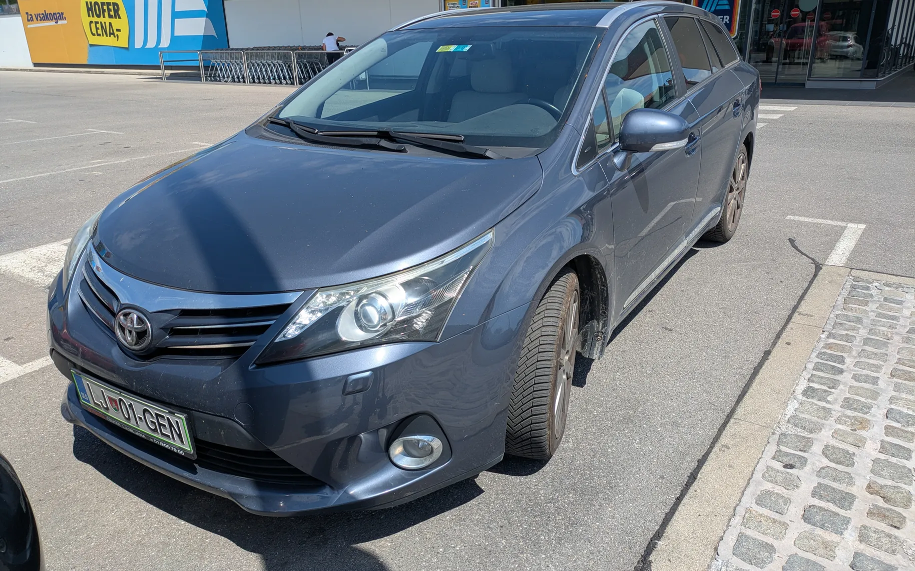 Zunanja slika - Toyota Avensis - Wagon 2,2 D-4D Executive - 1