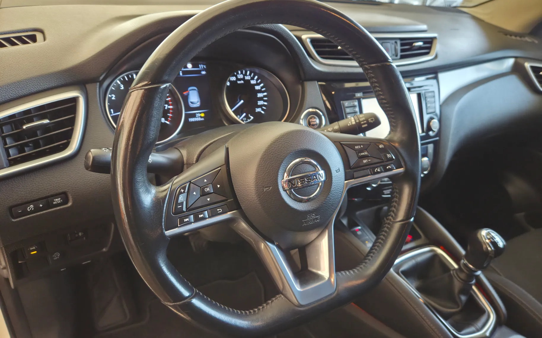 Zunanja slika - Nissan Qashqai - 1.2 DIG-T KAMERA 360 LANE ASSIST VSA ZGODOVINA LED - 9