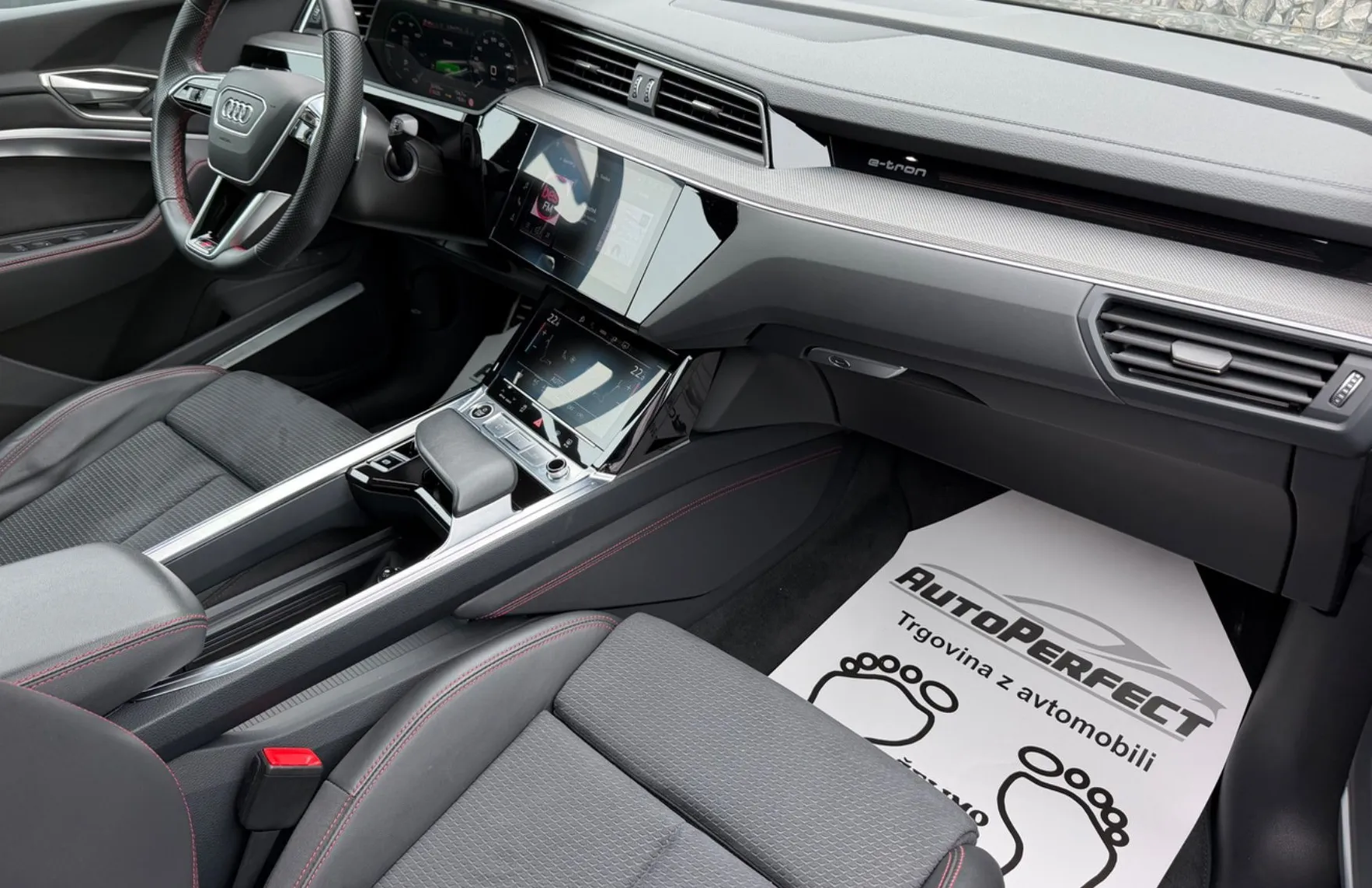 Zunanja slika - Audi Q8 e-tron Sportback - 55 quattro S-line MATRIX|KEYLESS|BO|SOFT CLOS - 11
