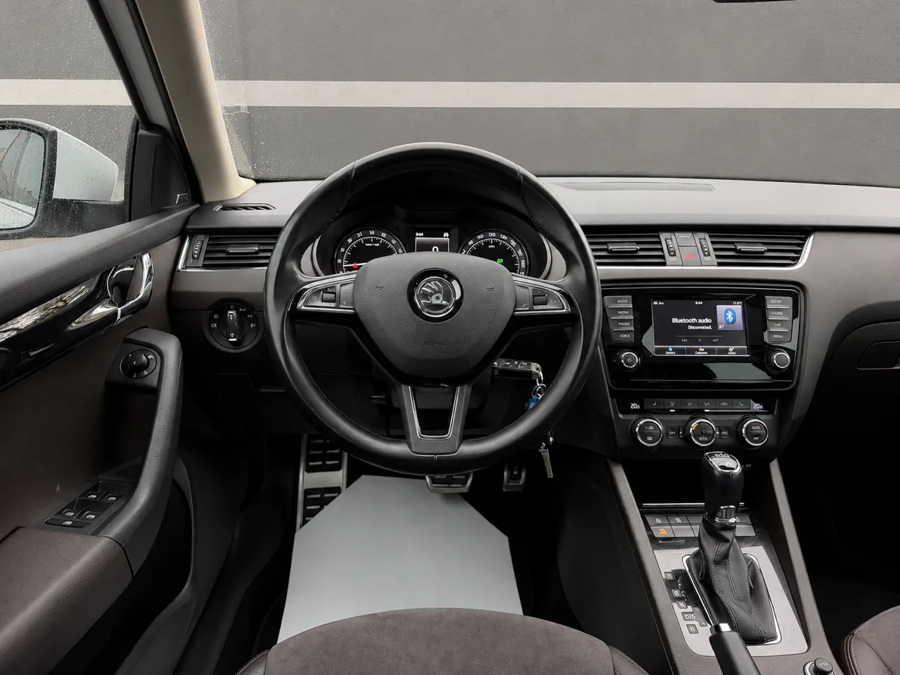 Zunanja slika - Škoda Octavia - 2.0 TDI DSG 4x4 LAURIN CLEMENT 2.LASTNIK PANO. - 11