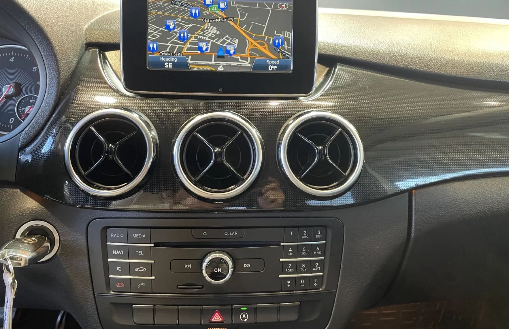 Zunanja slika - Mercedes-Benz B-Razred - B200CDI-NAVIGACIJA-TEMPOMAT-MULTIFUNKCIJA-KAMERA - 8