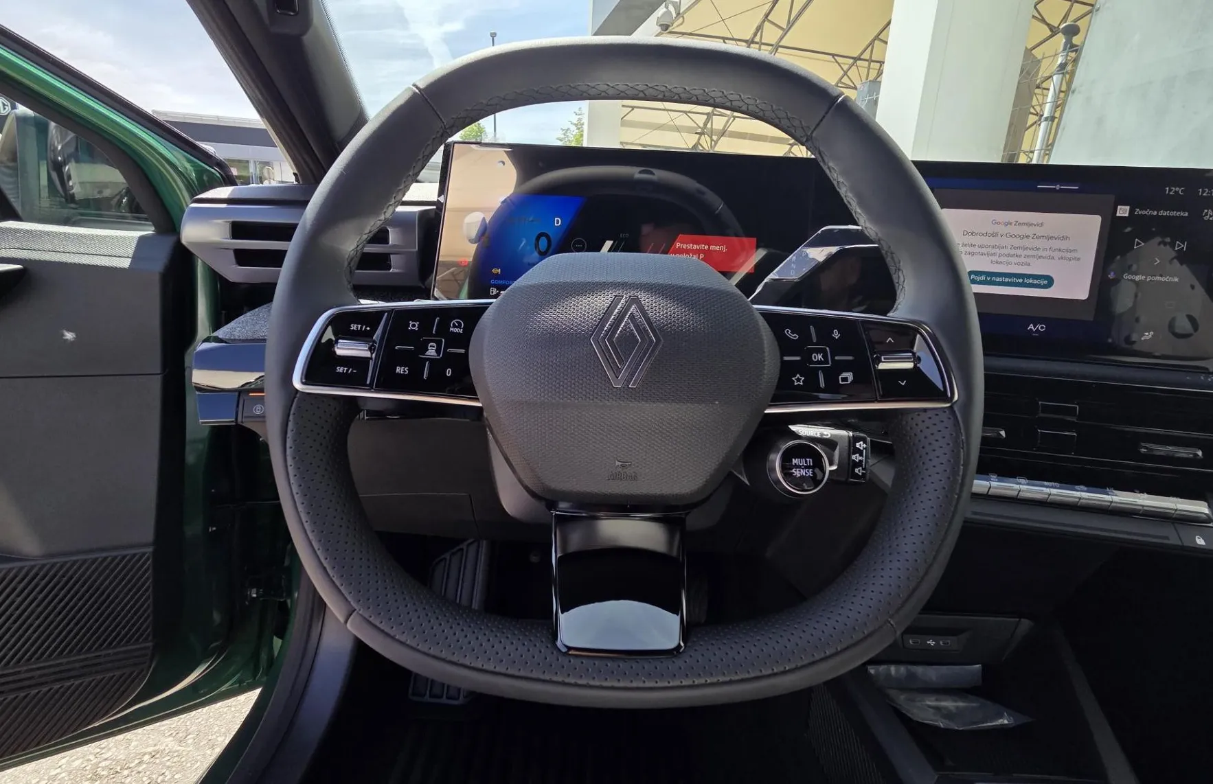 Zunanja slika - Renault Clio - 6 Techno EDC TCE 115 + Paket Zima - 9
