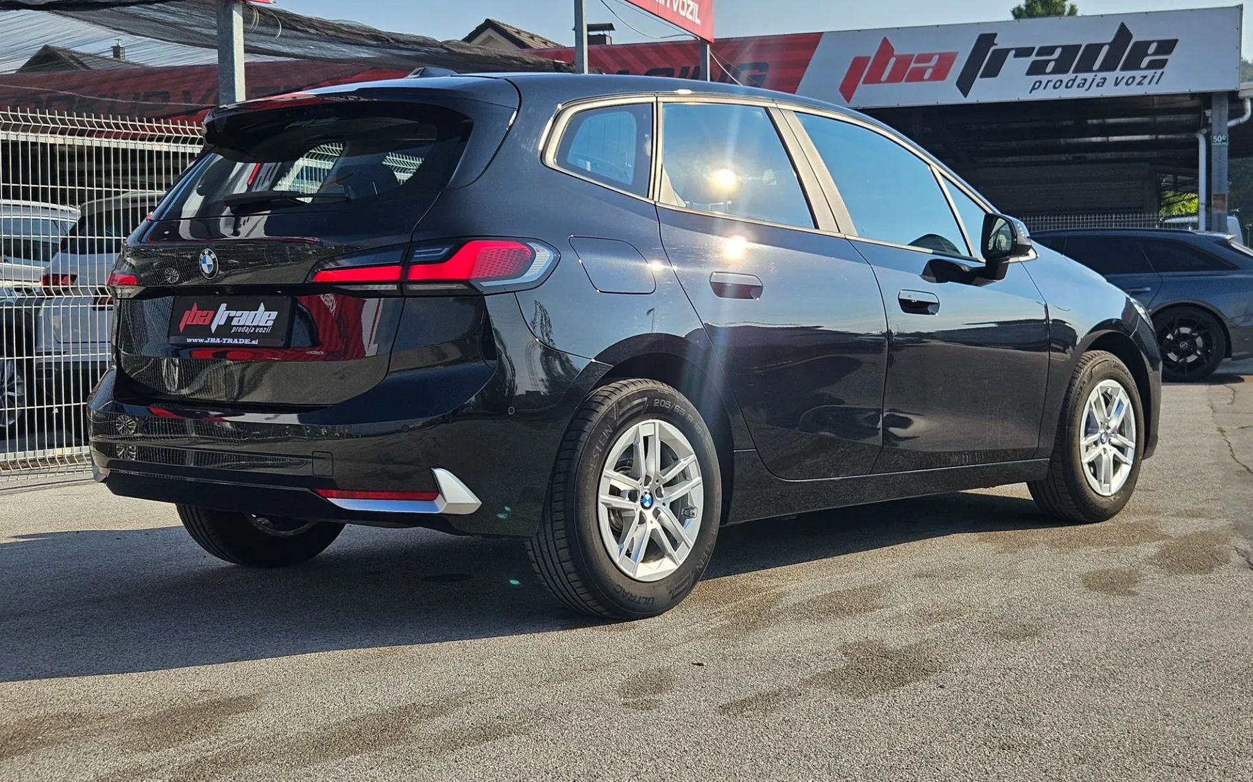 Zunanja slika - BMW Serija 2 - 220i Active Tourer Avt.,KAMERA,KLJUKA,.. - 4