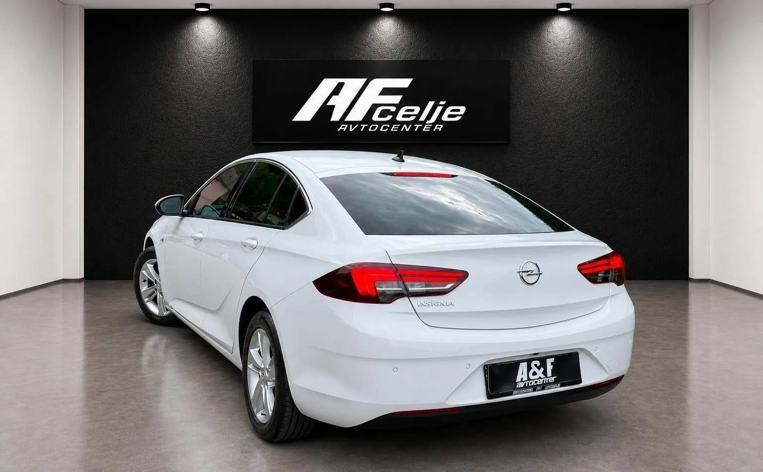 Notranja slika - Opel Insignia - 2.0 D-SPORT-VIRUTAL-170.000km-LIZING ZA TUJCE-... - 7