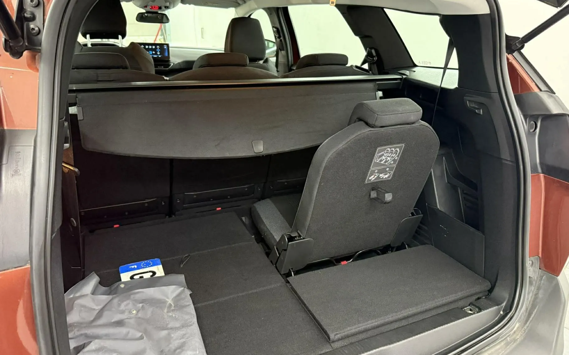 Notranja slika - Peugeot 5008 - 1.5 BlueHDI 130 S S Active Pack Avt.NAVI.LED.7 SED - 18