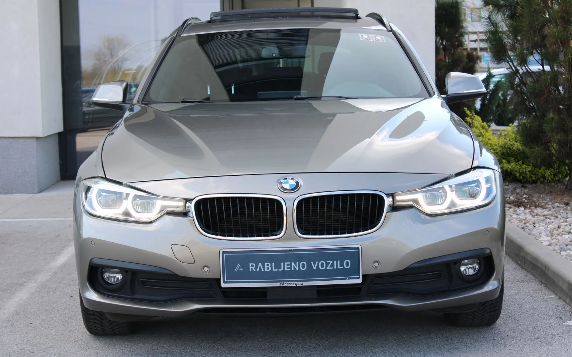 Zunanja slika - BMW Serija 3 - Touring: 320d xDrive Advantage  AT  PANO KAMERA TEMPO NA - 2