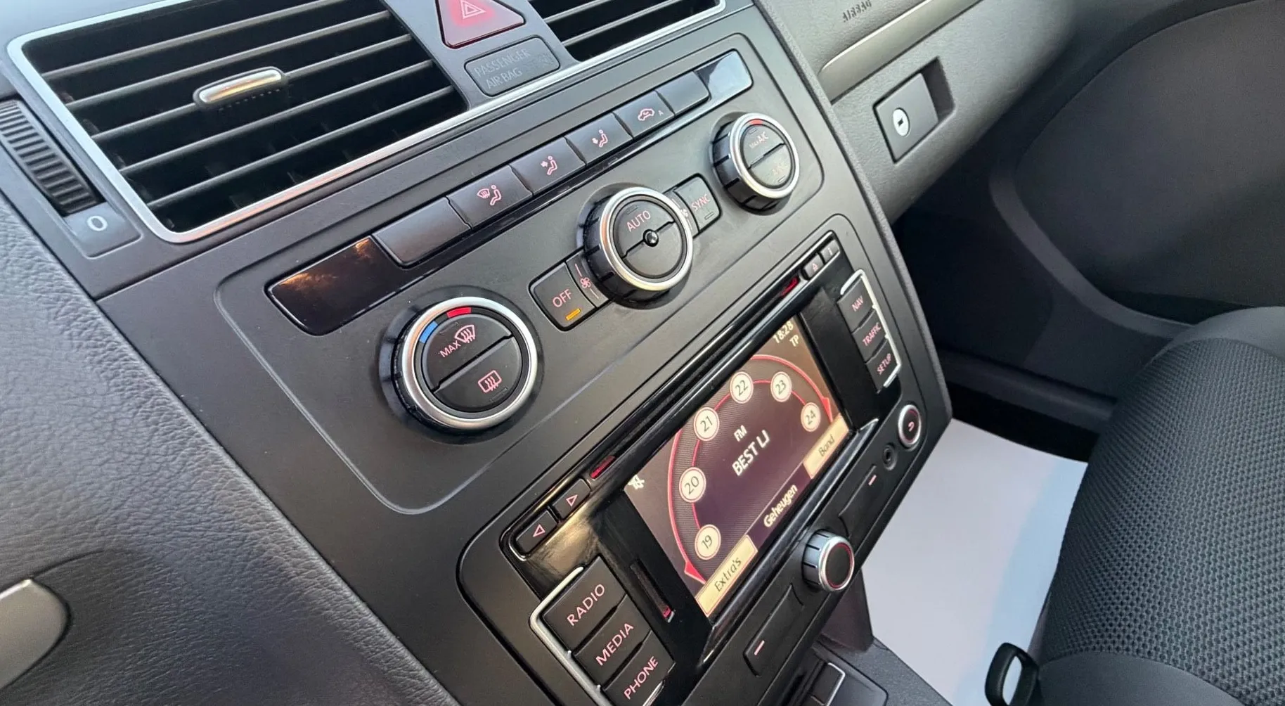 Notranja slika - Volkswagen Touran - 1.6 TDI  7-Sedežev - 10