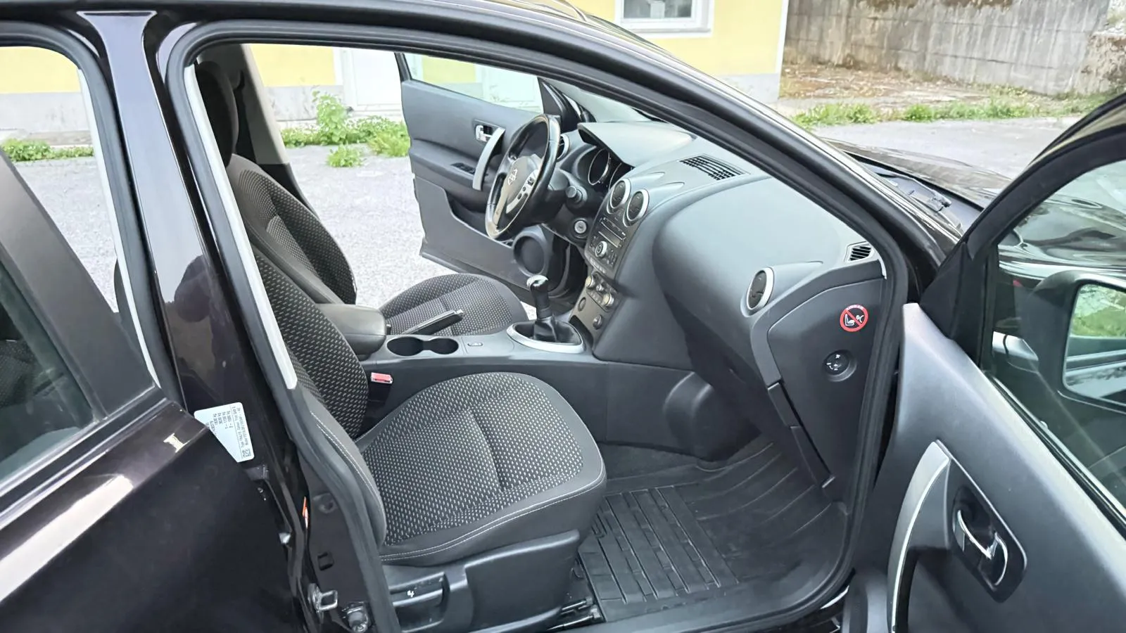 Notranja slika - Nissan Qashqai - 1,6 16V Visia - 12