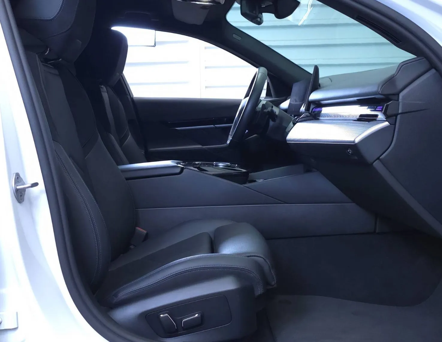 Zunanja slika - BMW Serija 5 - : 520D - M PERFORMANCE - KAMERA - H K - PDC -LASER.. - 12