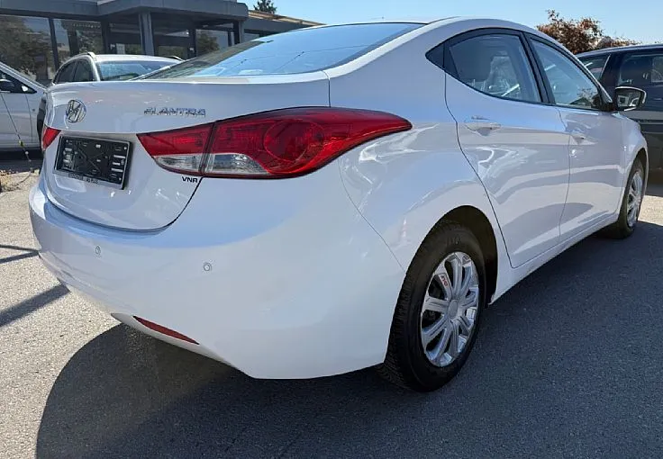 Zunanja slika - Hyundai Elantra - 1.6 MPI Life - 1. LASTNIK - SLO - GR. SED - - 4