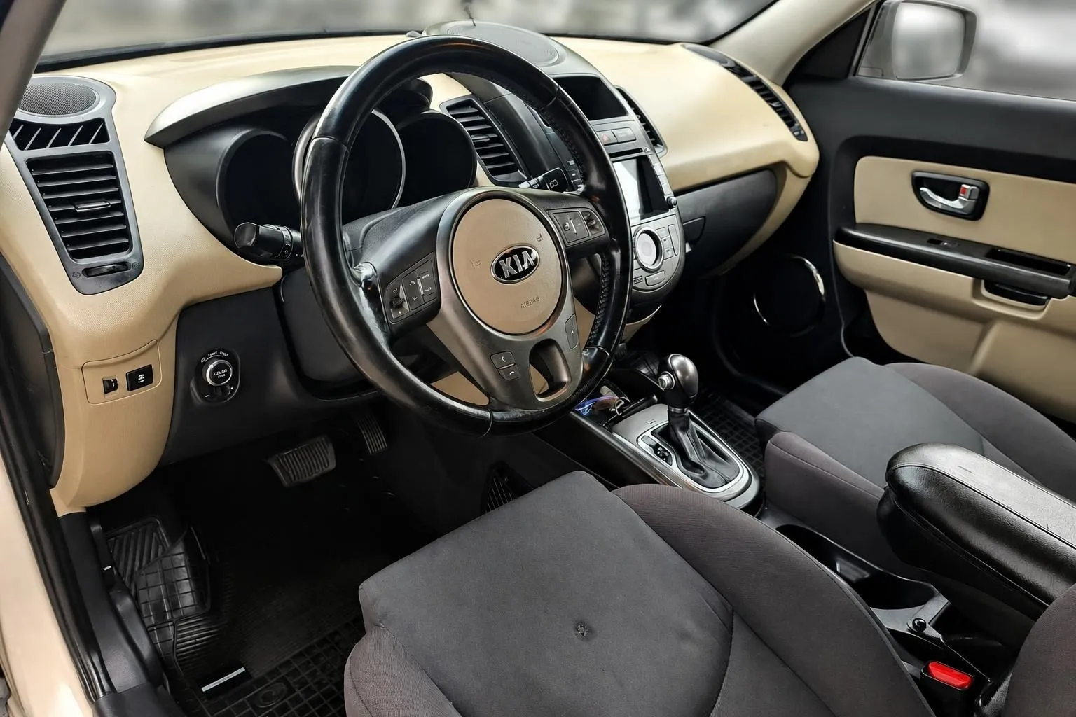 Notranja slika - KIA Soul - 1.6 CRDi-Avt.SLOV.POREKLO-1 LASTNIK-KAMERA-M 2014 - 8