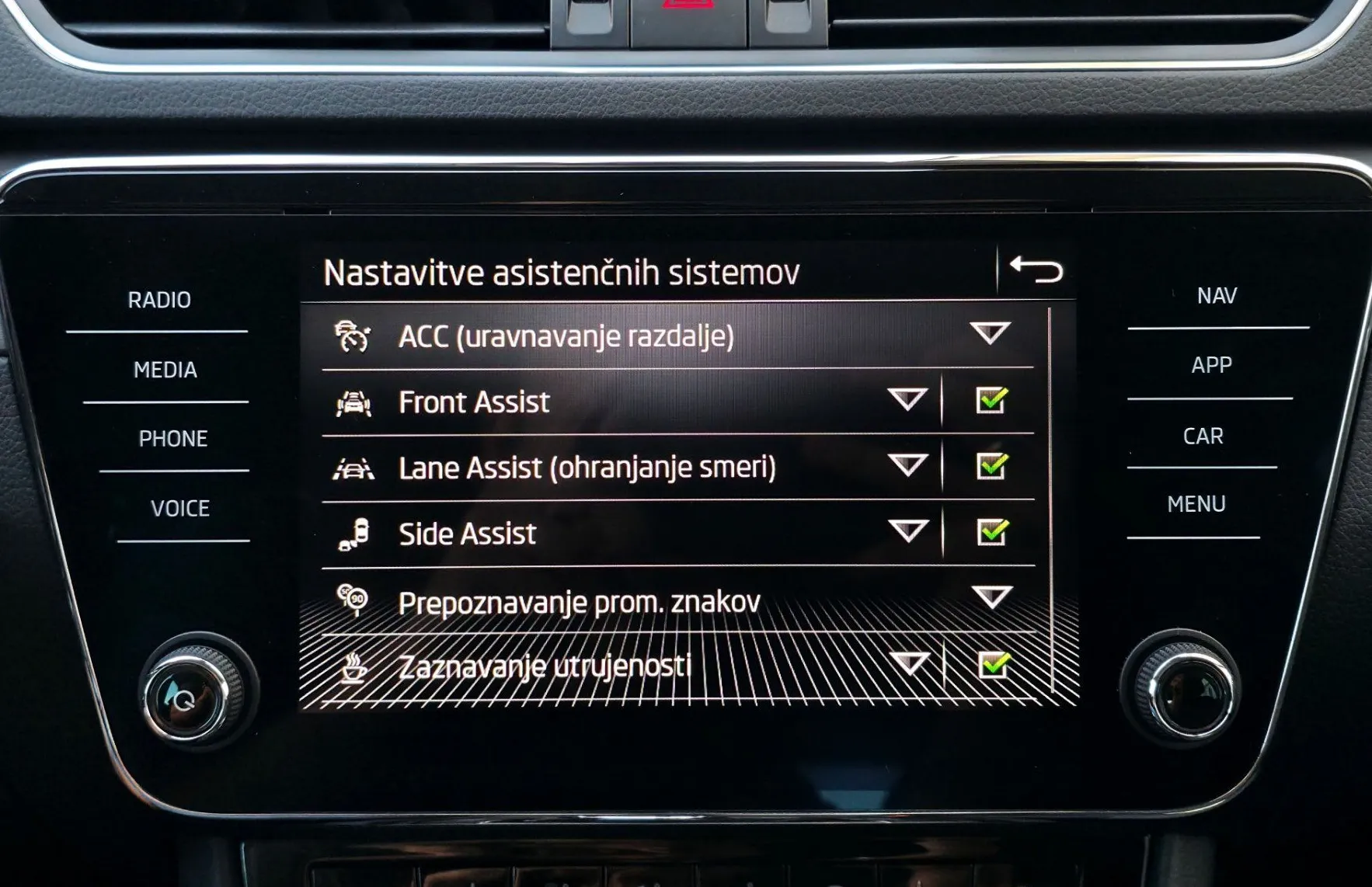 Zunanja slika - Škoda Superb - Combi 4x4 2.0TDI Style DSG MATRIX•MEMORY•ACC•18C - 16