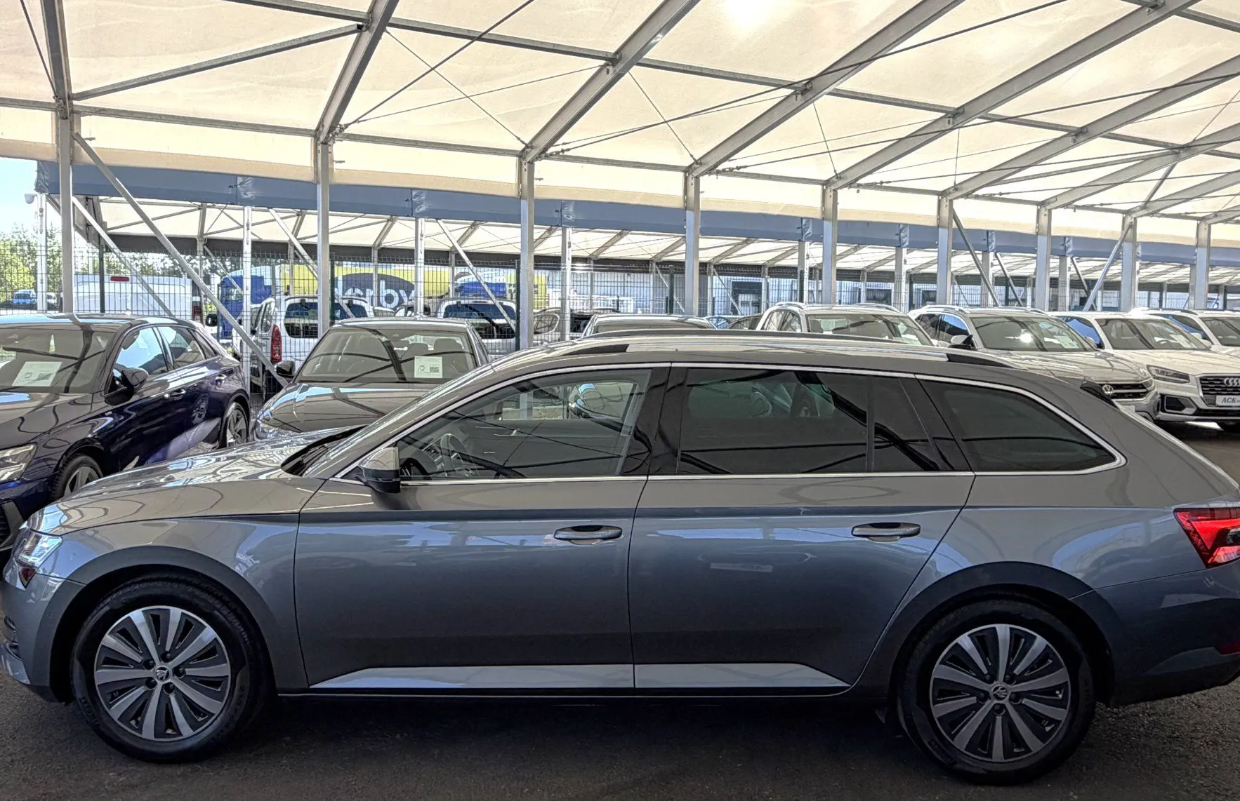 Zunanja slika - Škoda Superb - Style Combi 2.0 TDI DSG - ACC - KAMERA - MRTVI KOT - 3
