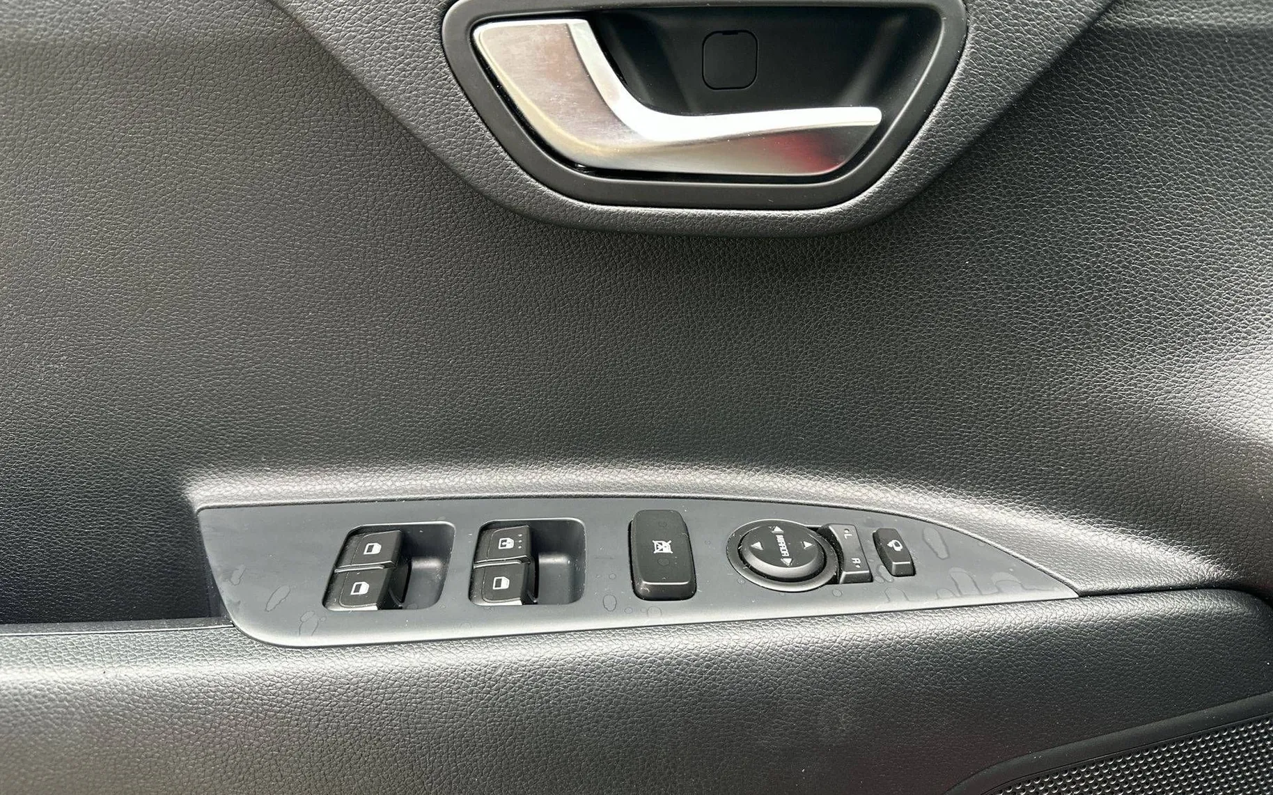 Notranja slika - KIA Stonic - 1.0 T-GDi LX Urban ISG DCT - 13