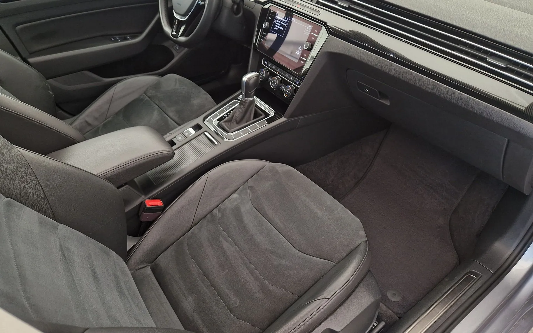 Notranja slika - VW Arteon - 2.0TDI-DSG-VIRTUAL-PANORAMA-KAMERA-19COL-2XLED-A.. - 9