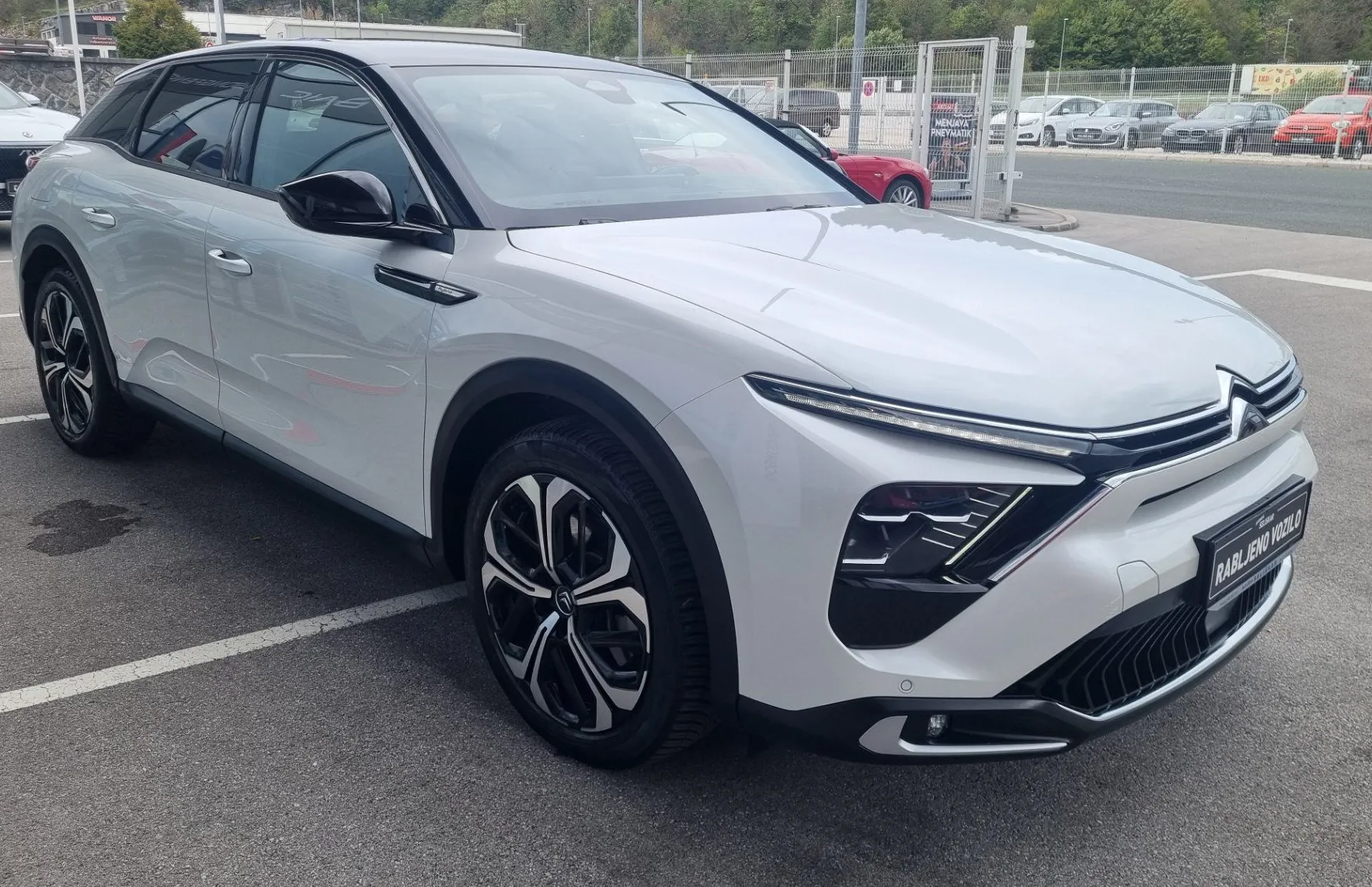 Zunanja slika - Citroën C5 X - 1.6 PHEV SHINE PACK - POTRJENA SERVISNA - ODLIČEN - 4