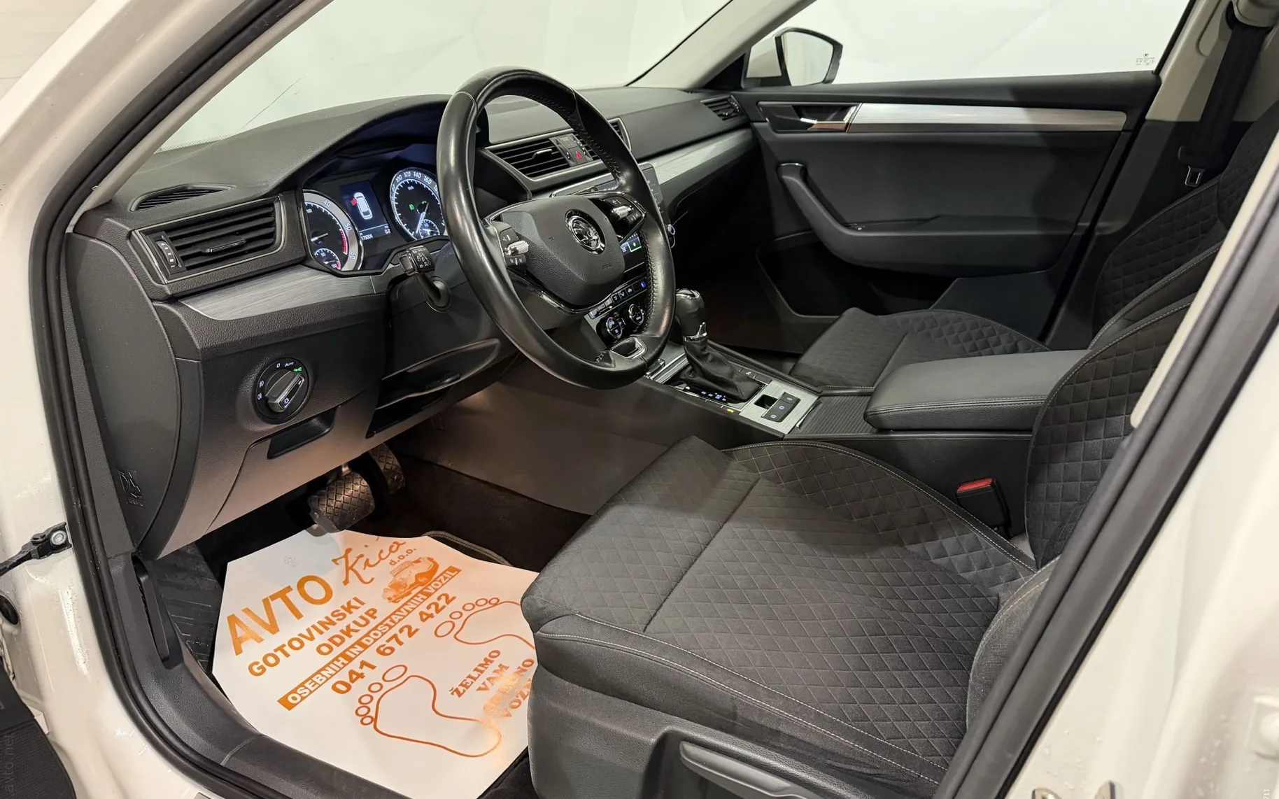 Notranja slika - Škoda Superb - 2.0 TDI-DSG-SPORT LINE-FULL LED-NAVI-KAMERA-TEMPO - 9
