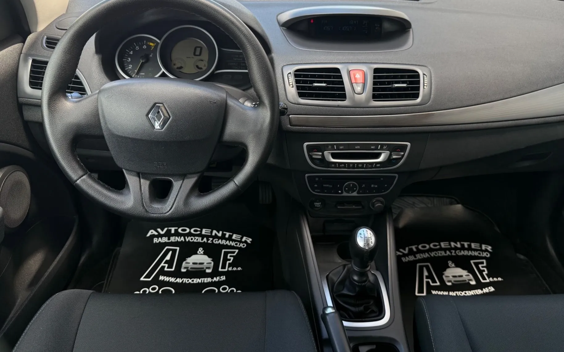 Notranja slika - Renault Megane - 1.6 16V-200.000km-KREDIT BREZ POLOGA-ODLIČEN-... - 10