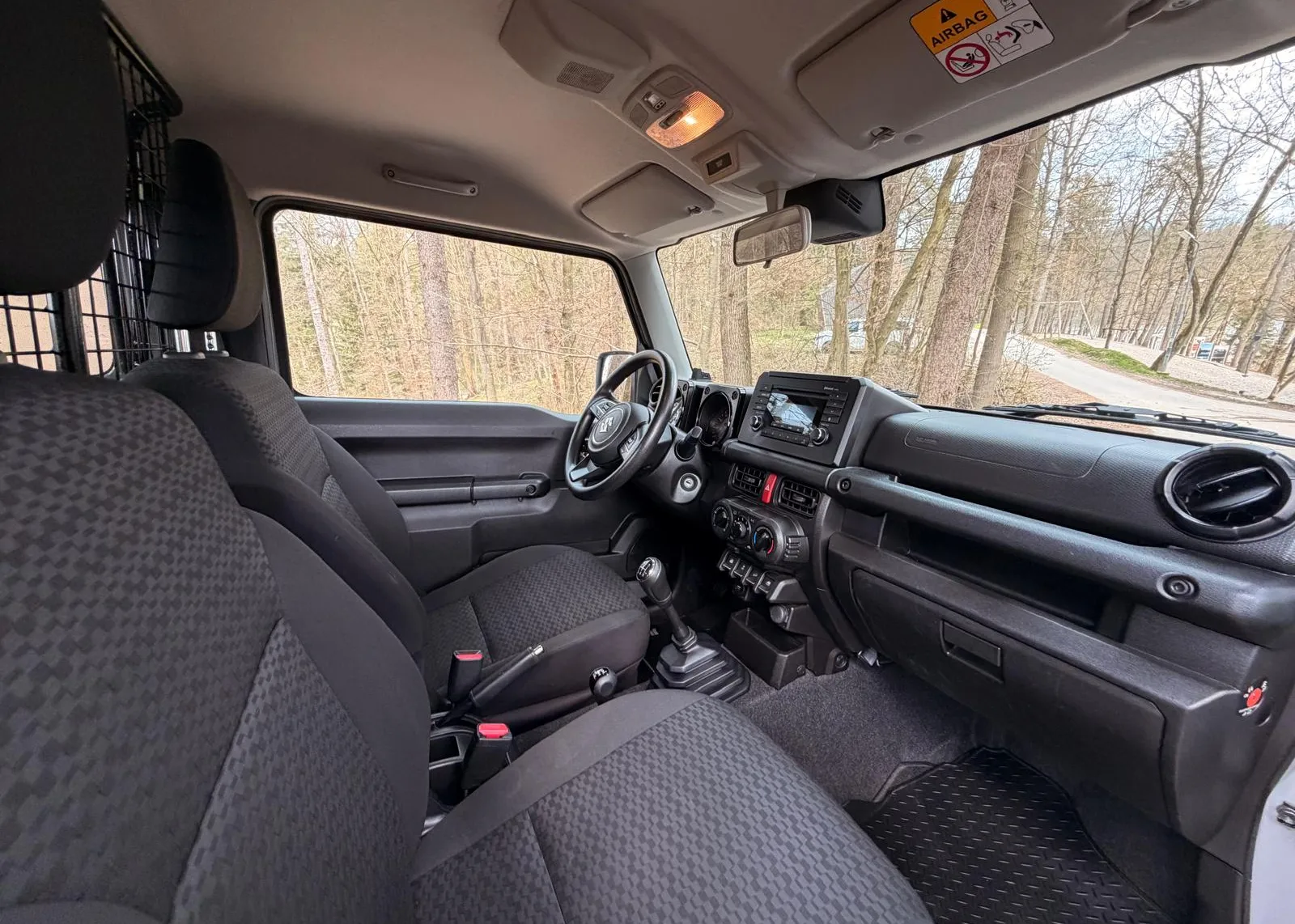Notranja slika - Suzuki Jimny - Suzuki  1.5 Comfort AllGrip 4x4 - 8