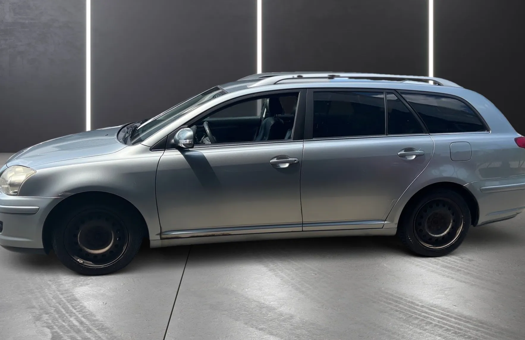 Zunanja slika - Toyota Avensis - Combi 2.2 D SLOVENSKO VOZILO XENON TEMPOMAT USNJE - 12