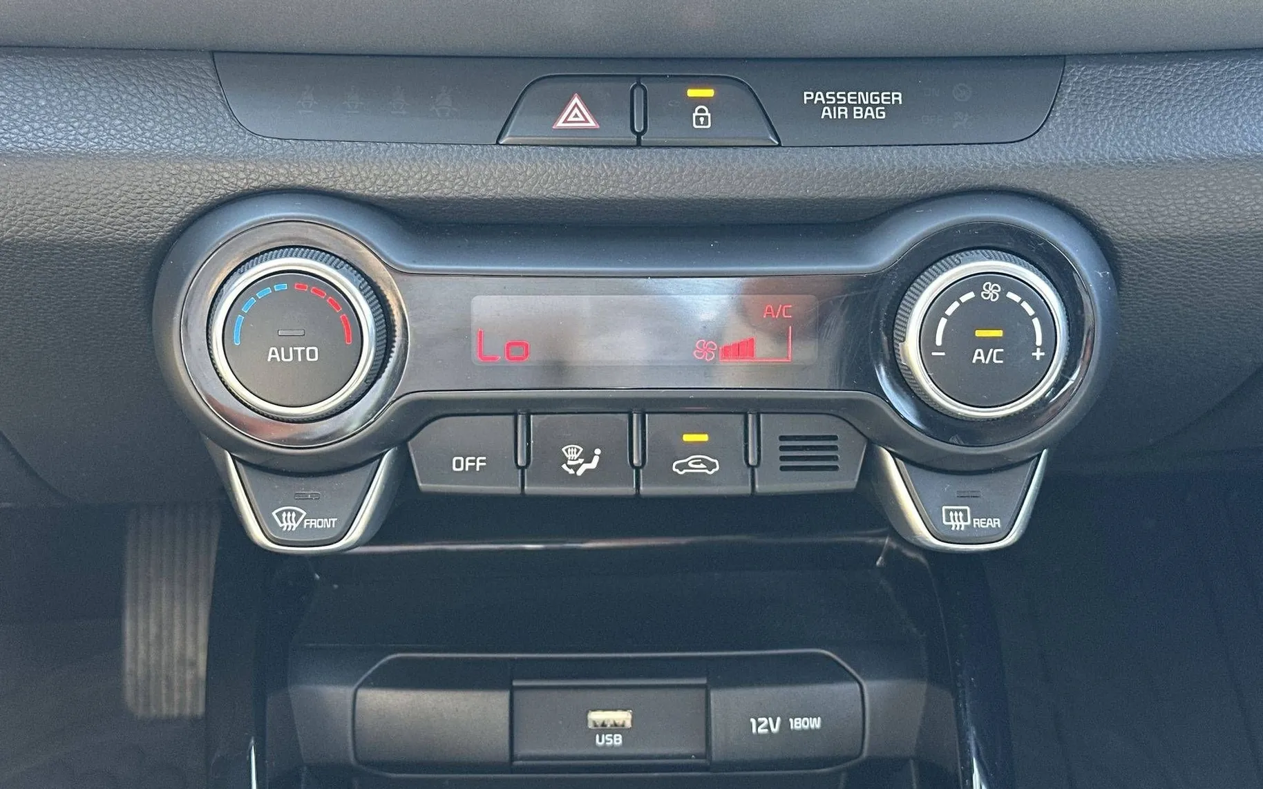 Notranja slika - KIA Stonic - 1.0 T-GDi LX Urban ISG - 34
