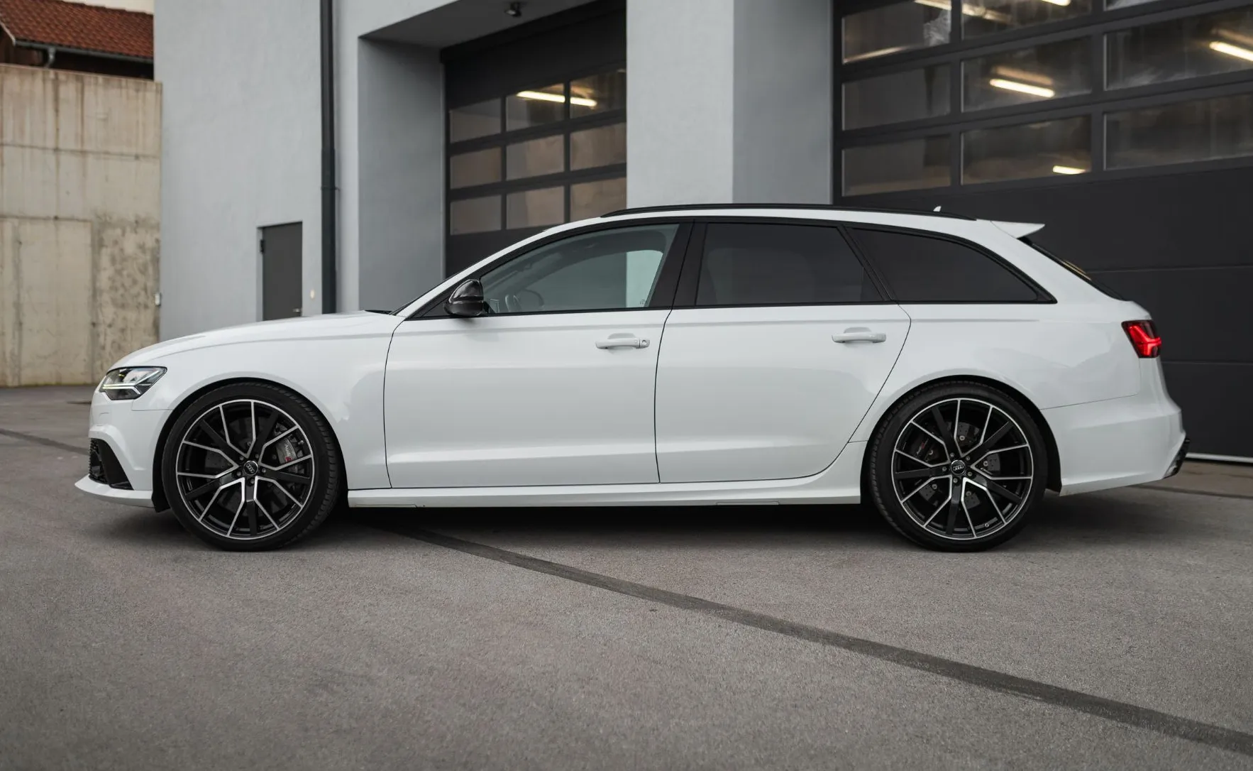Zunanja slika - Audi RS6  - Avant PERFORMANCE KERAMIČNE ZAVORE DRC MATRIX ACC 360 BO - 8
