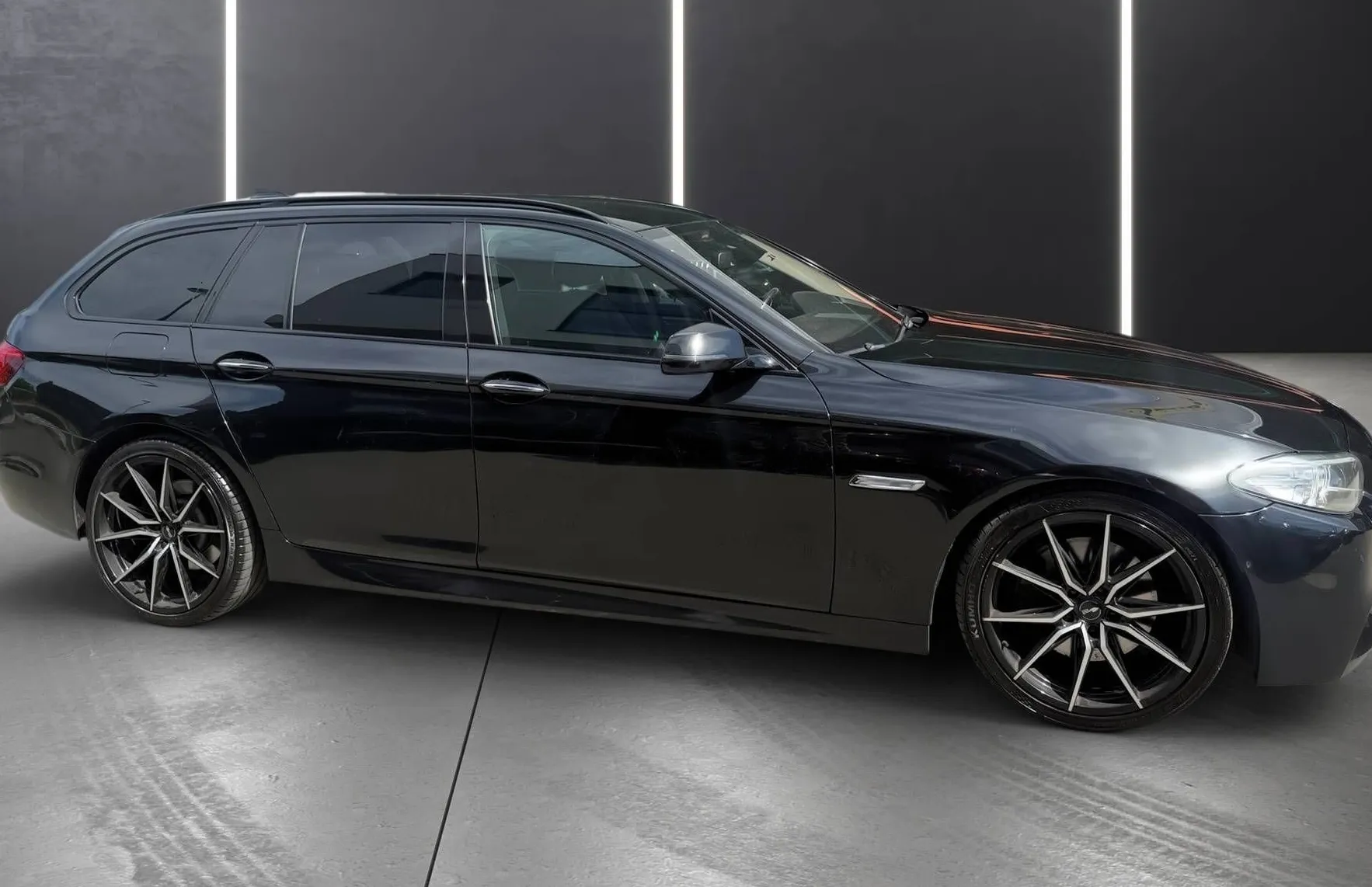 Zunanja slika - BMW Serija 5 - Touring: 525d M PAKET BI-XENON RADAR NAVI PDC KAMERA TOP - 8