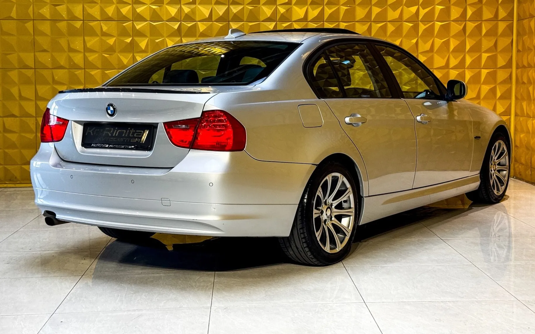 Notranja slika - BMW serija 3: - 318d LCI-STREŠNO OKNO-GRETJE-NAVI-PDC - 10