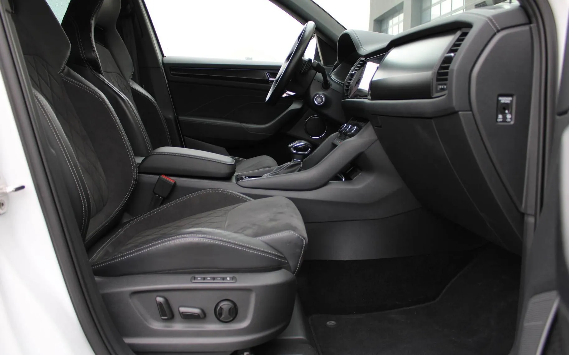 Zunanja slika - Škoda Kodiaq - Sportline 2.0TSI 4X4 DSG WEBAST KAM360 DCC CANTO - 12