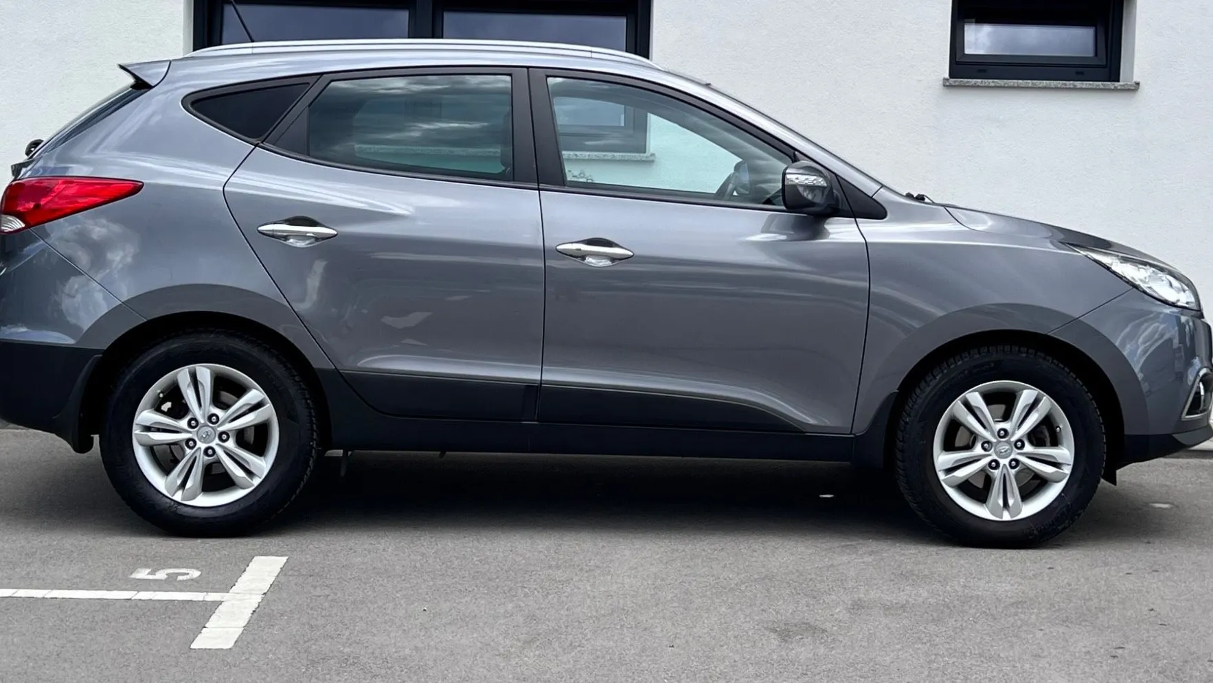 Zunanja slika - Hyundai ix35 - 4WD 2.0 CRDi+1.LAST+SLO+NAVI+R.KAMERA... - 4