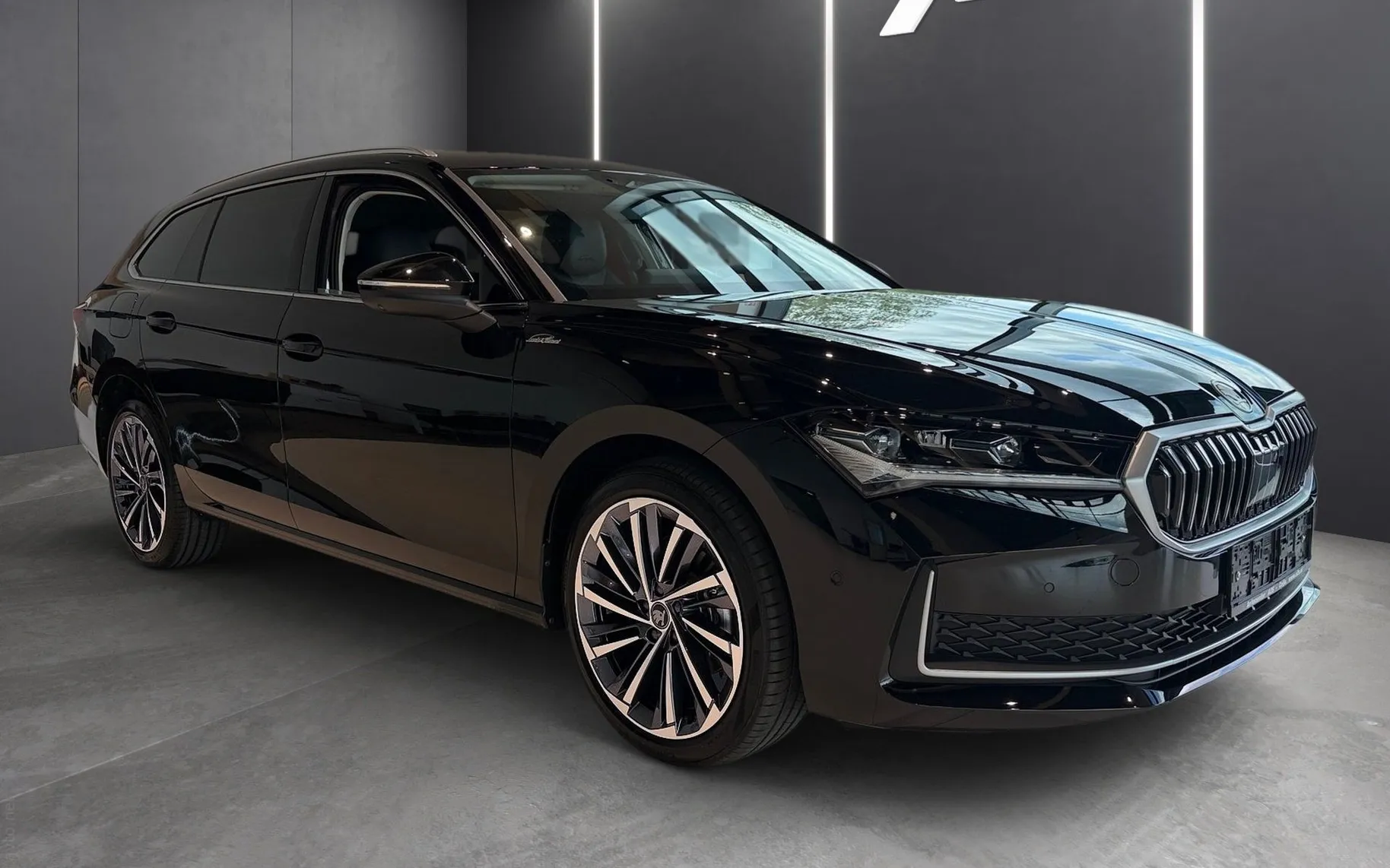 Zunanja slika - Škoda Superb - Combi 2.0 TDI L K DSG - 2