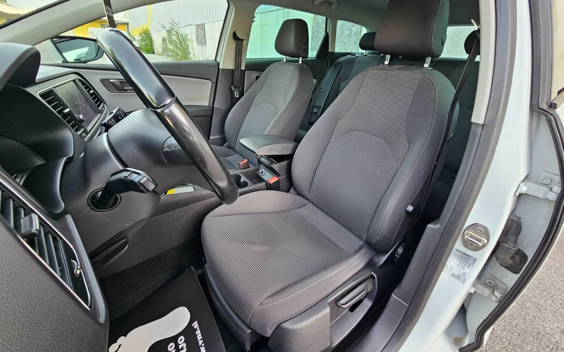 Notranja slika - Seat Leon - ST 1.6 TDI DSG STYLE |LED|KAMERA|TEMPOMAT|APP|TOP| - 8
