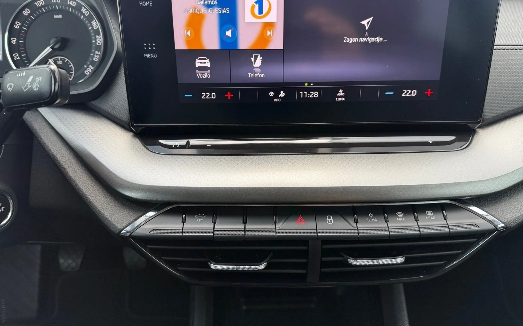 Notranja slika - Škoda Octavia - 2.0 TDI Ambition-LED-Masaža v. sedežPDC-AppConnect - 9