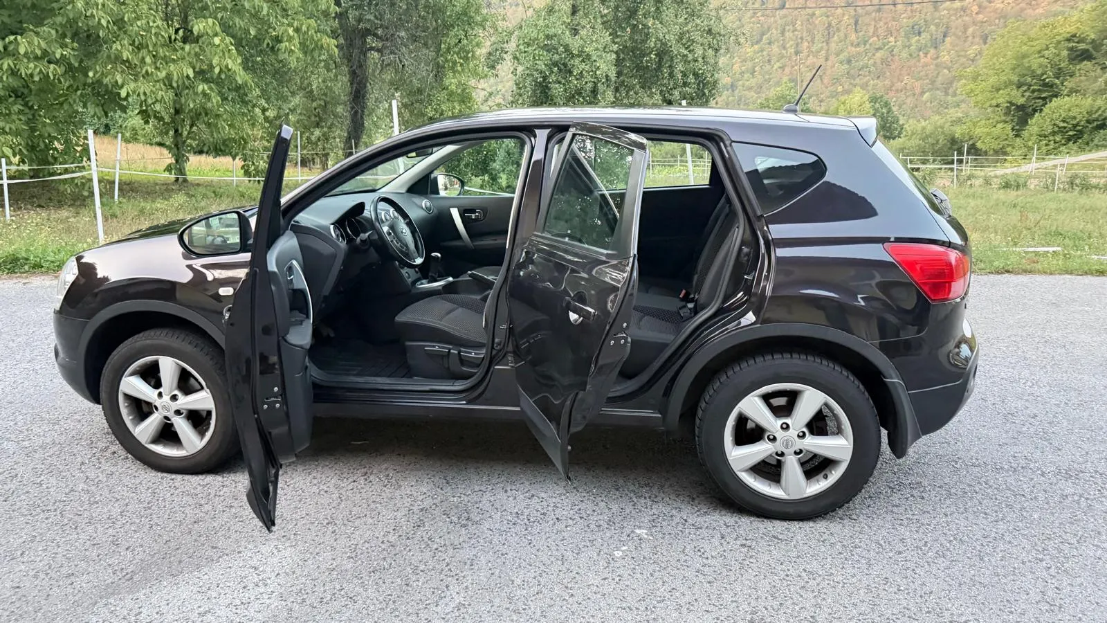 Notranja slika - Nissan Qashqai - 1,6 16V Visia - 11