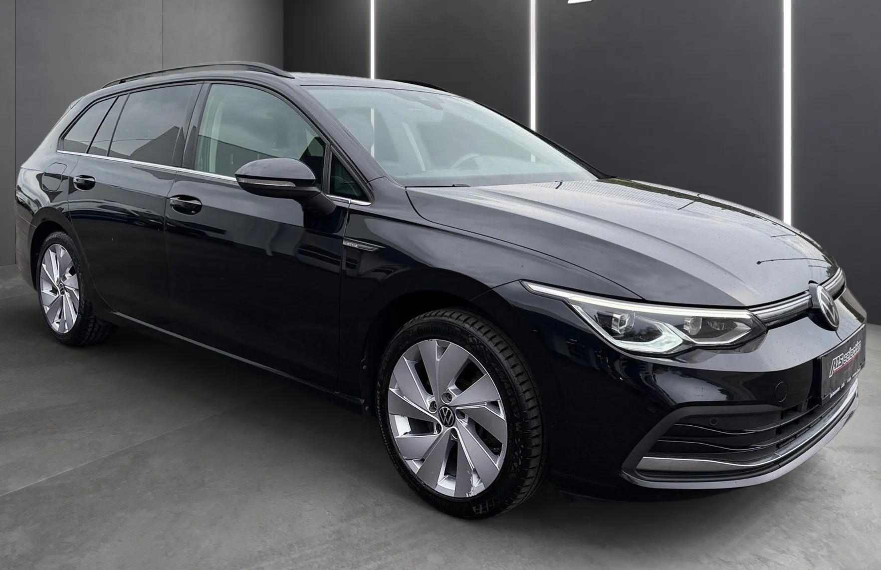 Zunanja slika - VW Golf - Variant 2.0 TDI BMT Style DSG-ACC-Mrtvi kot-Kamera-Masaža - 2
