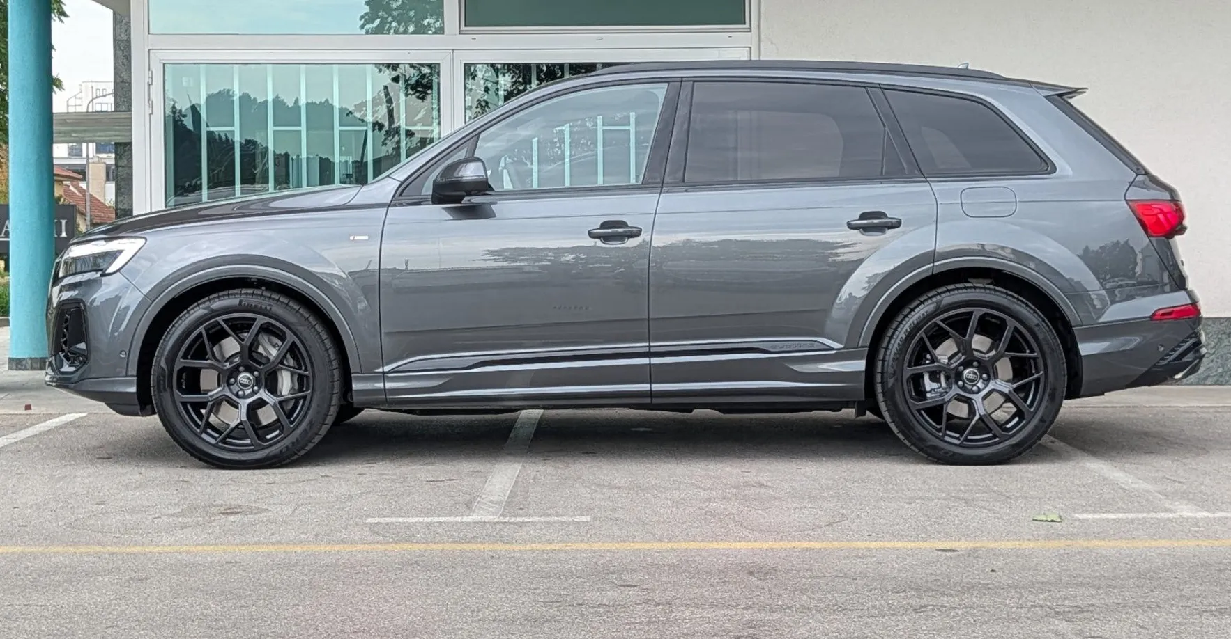 Zunanja slika - Audi Q7 - 55e S line Matrix Laser panorama Head-up - 7