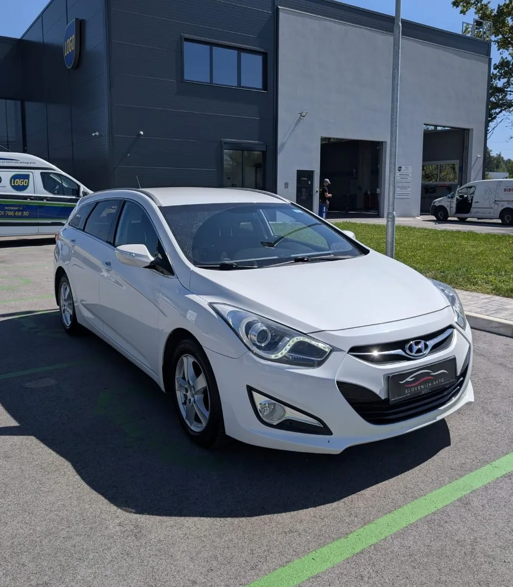 Zunanja slika - Hyundai i40 - Wagon 1.7 CRDi Premium - 3