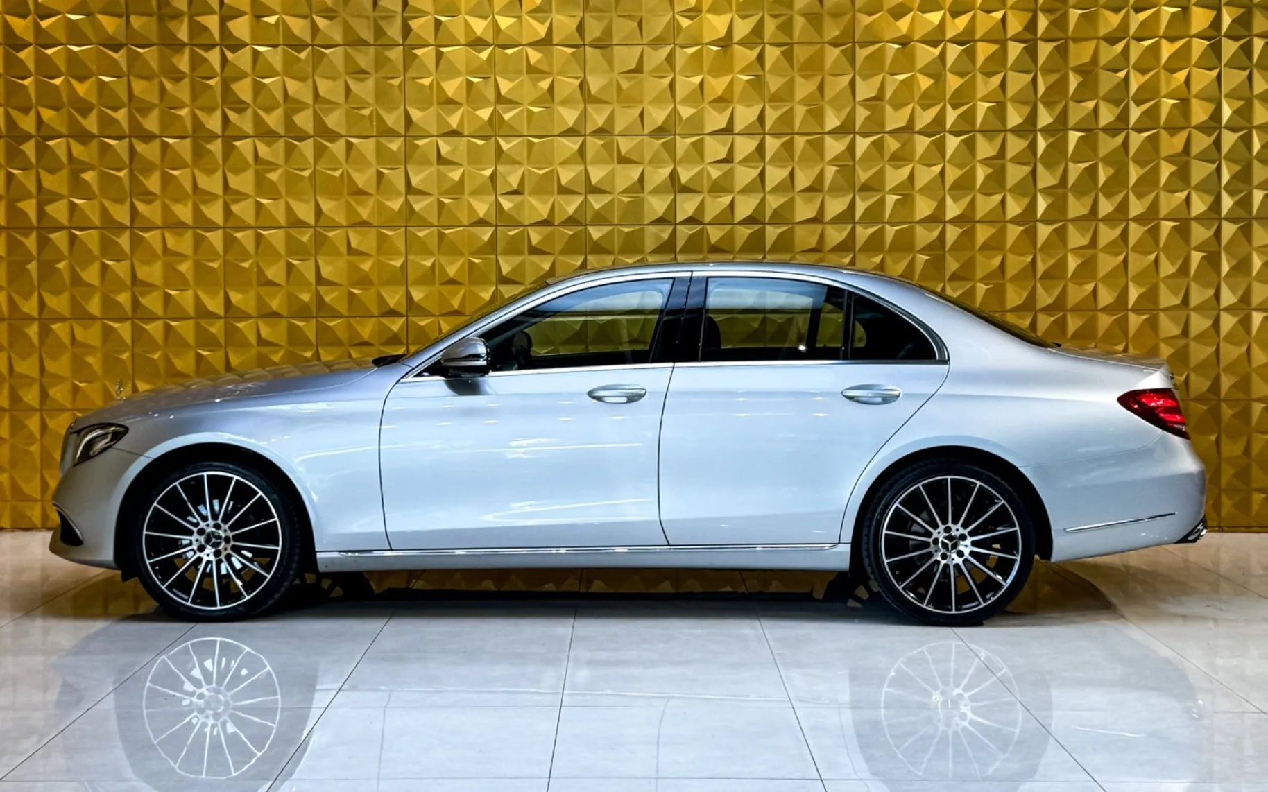 Zunanja slika - Mercedes-Benz E-Razred - E200d AUT.-AMBI-NAVI-F1-TEMP-BREZ POLOGA - 6