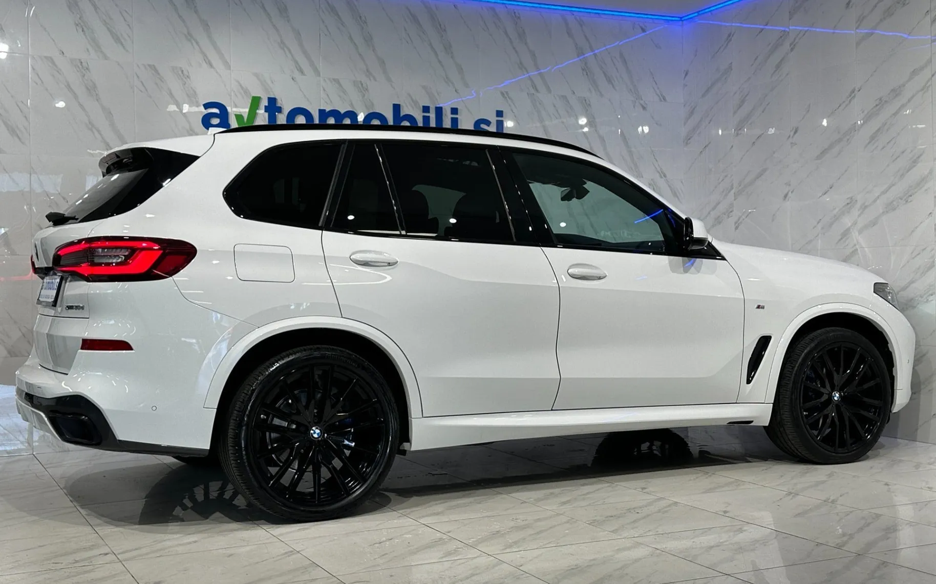 Zunanja slika - BMW serija X5: - xD30d|M|Laser|Pano|R22|Zračno|7Sedežev|ACC|Memory| - 5