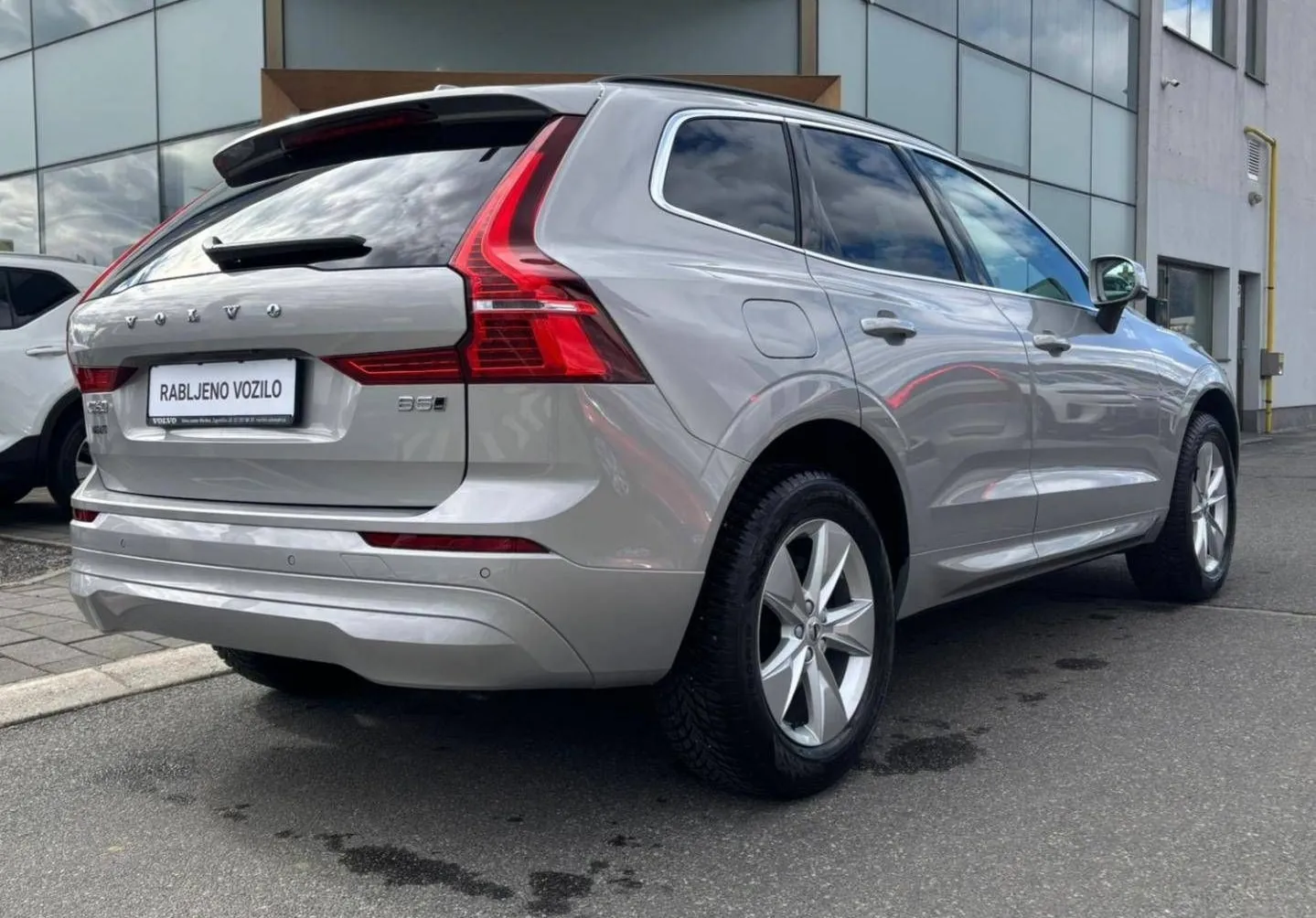 Zunanja slika - Volvo XC60 - VOLVO  B5P AWD Core KAMERA-ACC-KEYLESS - 4