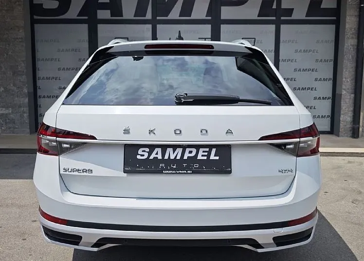Zunanja slika - Škoda Superb - 2.0 TDI Scout Combi - LED LUČI - AKTIVNI TEMPOMAT - 5