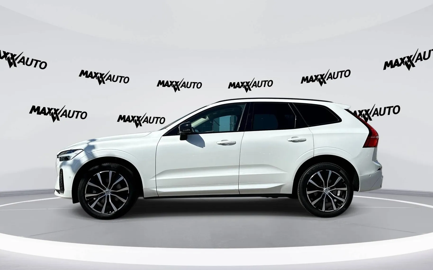 Notranja slika - Volvo XC60 - B4 AWD MILD HYBRID DIESEL ULTIMATE DARK - 8