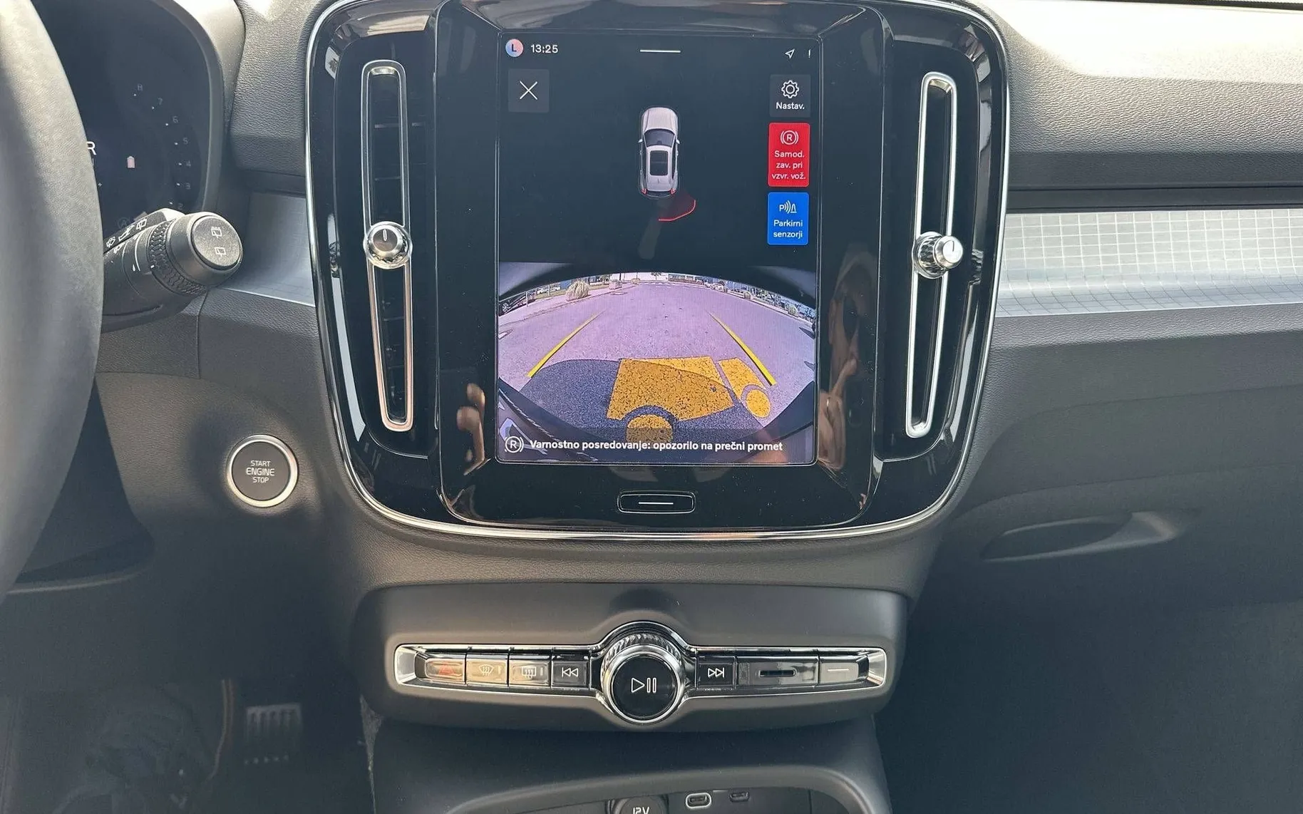 Notranja slika - Volvo XC40 - B3 P Core Avt. - 17