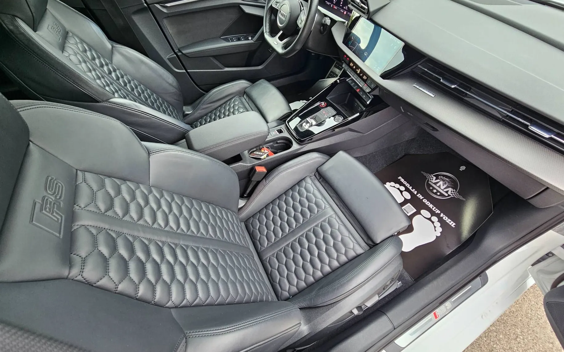 Notranja slika - Audi RS3 - Sportback quattro TFSI |VIRTUAL|BANG|RADAR|KAMERA| - 9