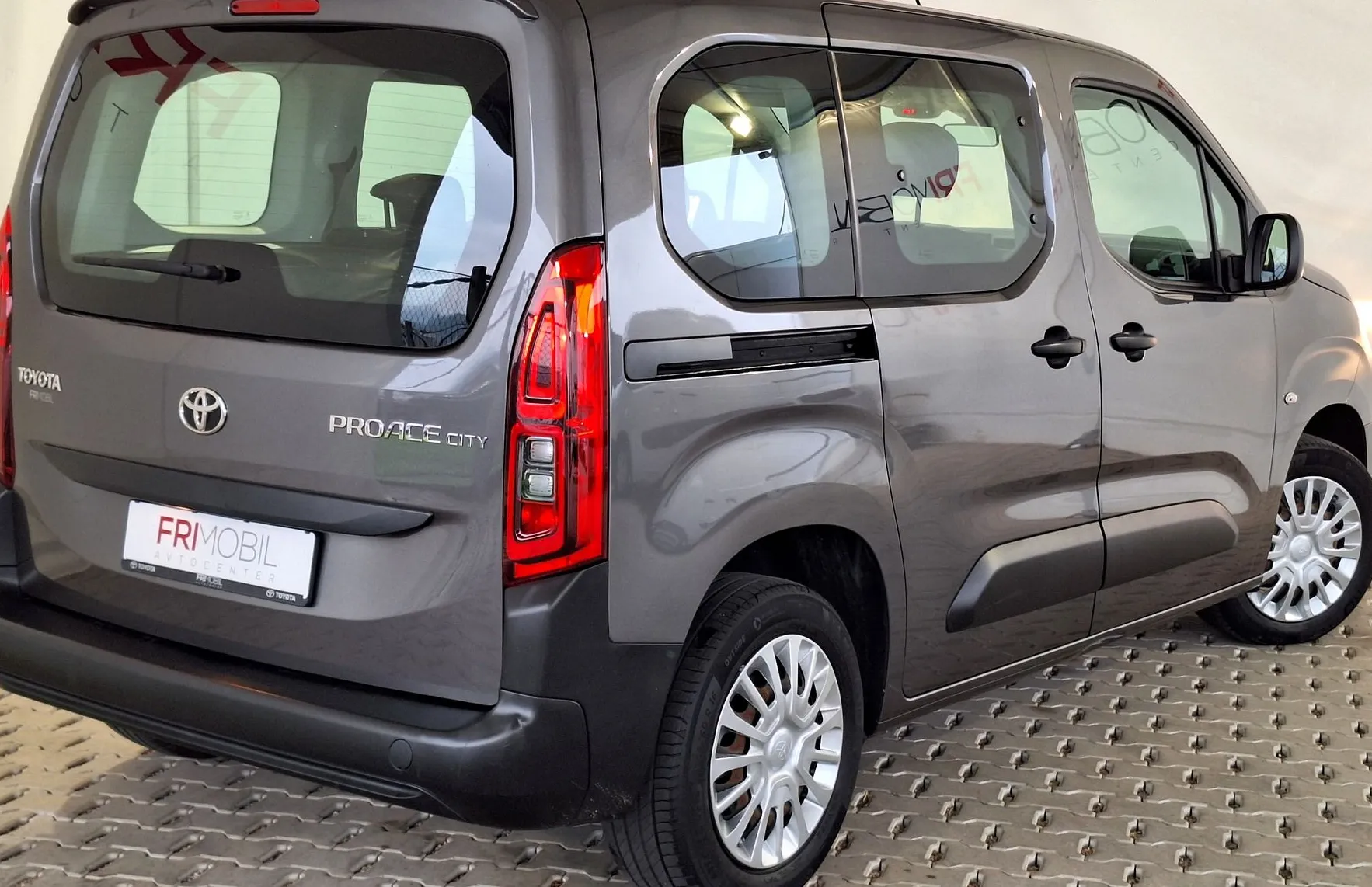 Zunanja slika - Toyota Proace - City Verso 1.2 Combi Compact MT 6 - 3