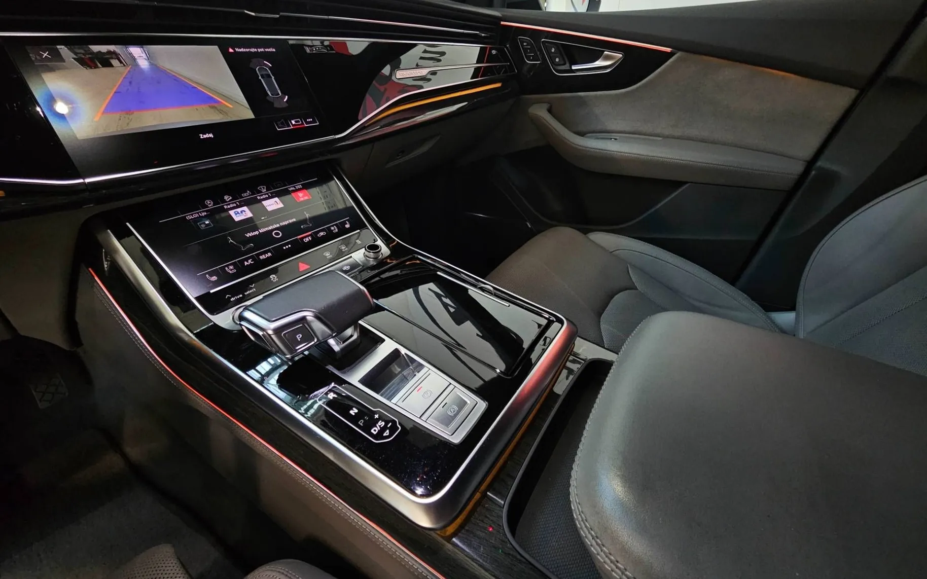 Notranja slika - Audi Q8 - Quattro 50 TDI Tiptronic - 7