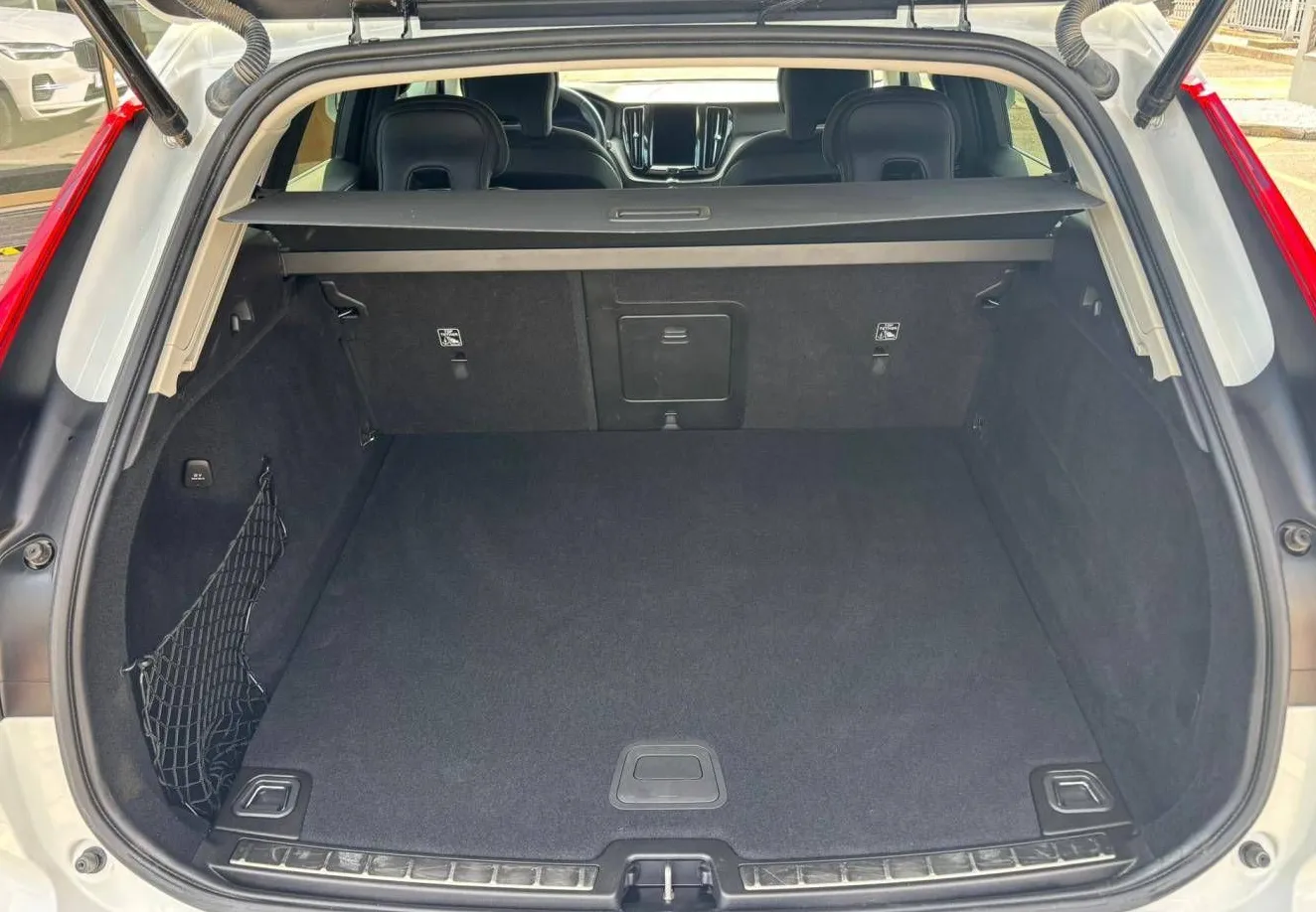Zunanja slika - Volvo XC60 - B4P Momentum PRO AT FWD KAMERA-GRETJE.SED.-DAB+ - 5