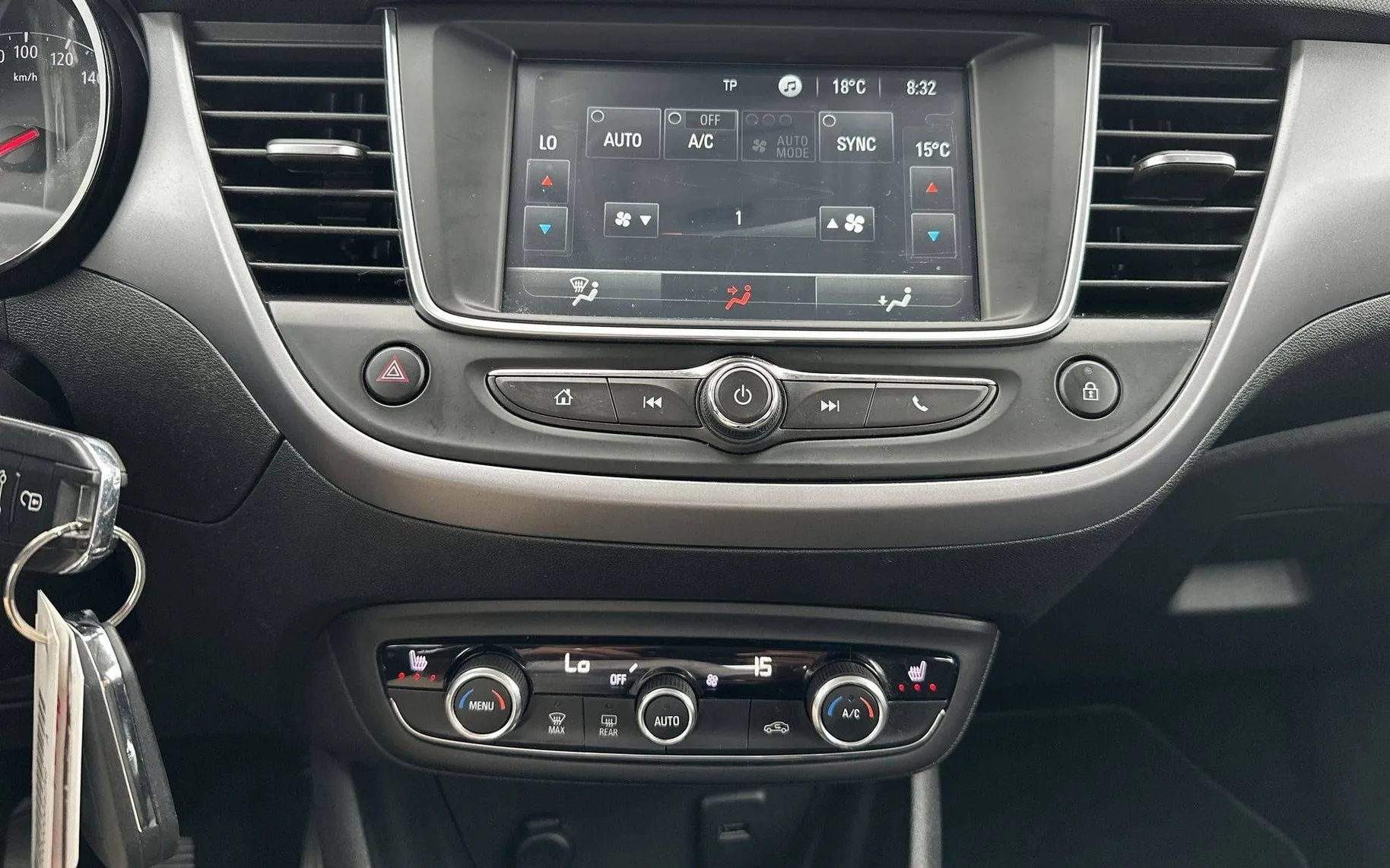 Notranja slika - Opel Crossland X - 1.2 Turbo ENJOY - 19