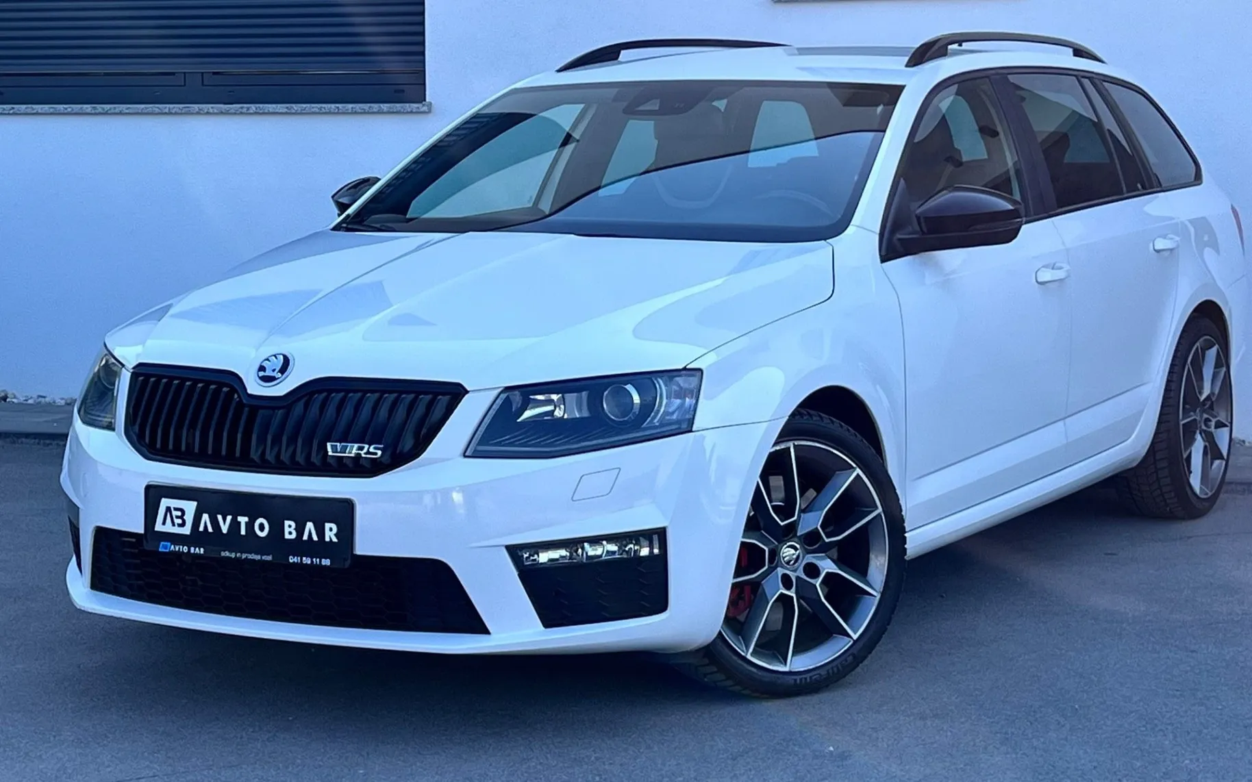 Zunanja slika - Škoda Octavia - 2.0 TDI RS+XENON+NAVI+PDC+KLJUKA - 1