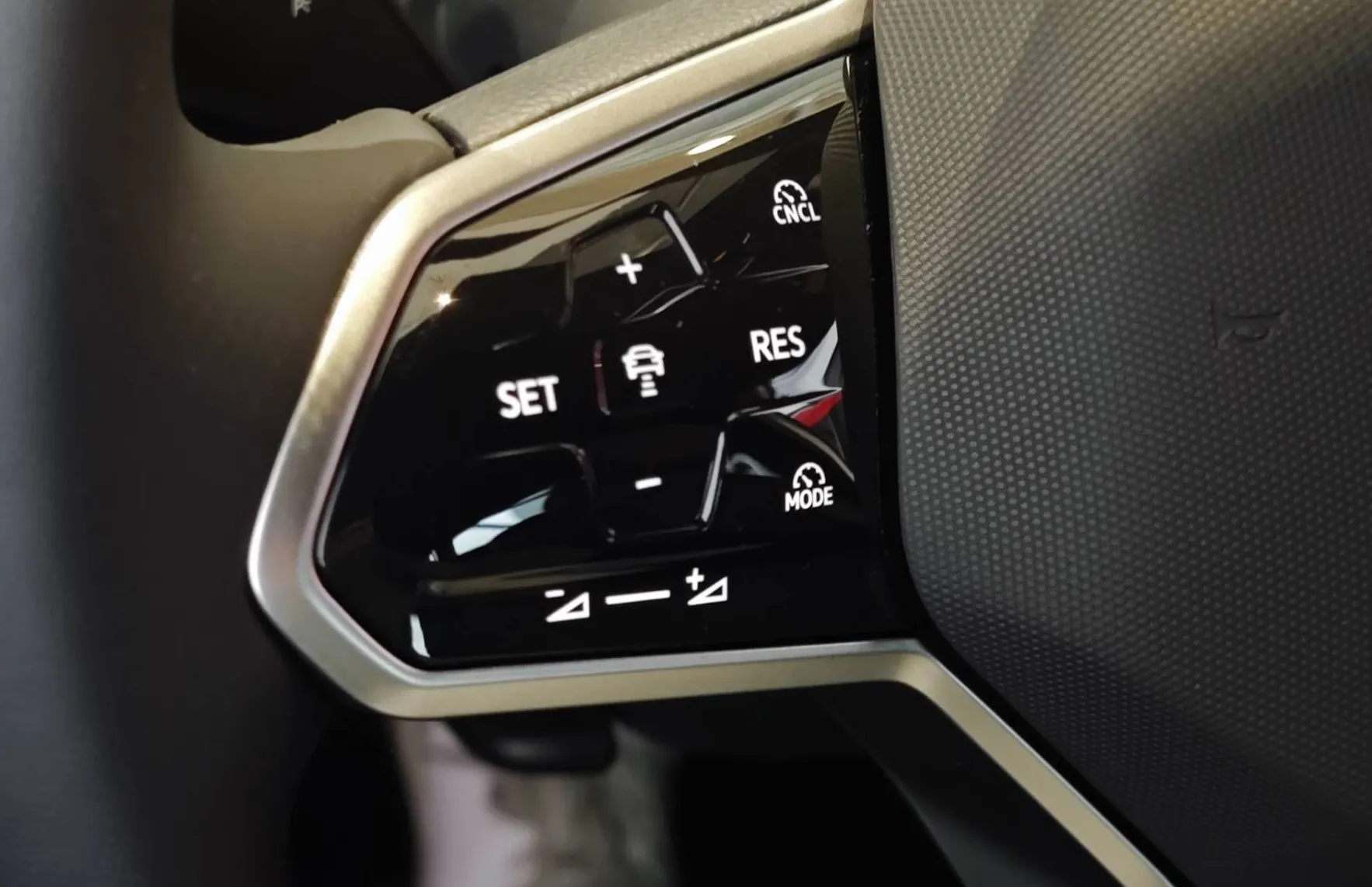 Zunanja slika - Volkswagen ID.4 - Pure Limited 52 kWh| 22600€ za podjetja| - 12